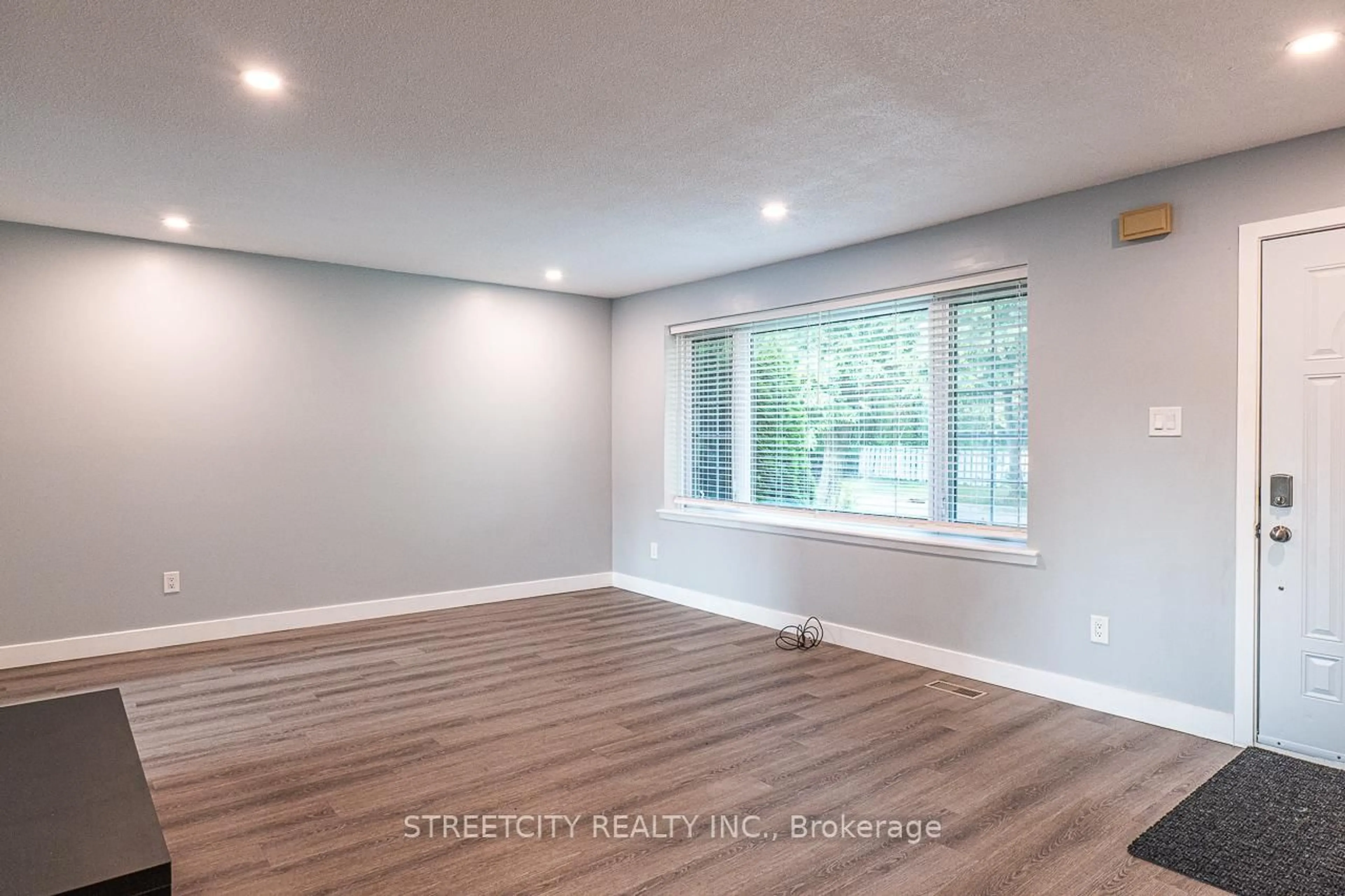A pic of a room for 729 Homestead Rd, London South Ontario N6C 4X7