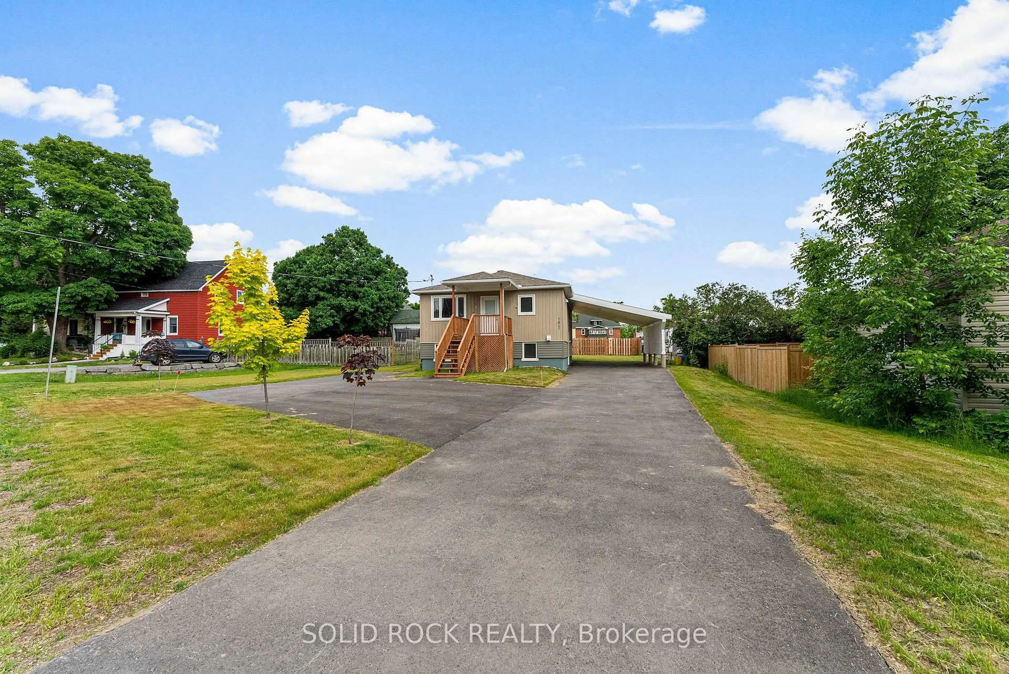 A pic from outside/outdoor area/front of a property/back of a property/a pic from drone, unknown for 101 MAIN St, Almonte Ontario K0A 1A0