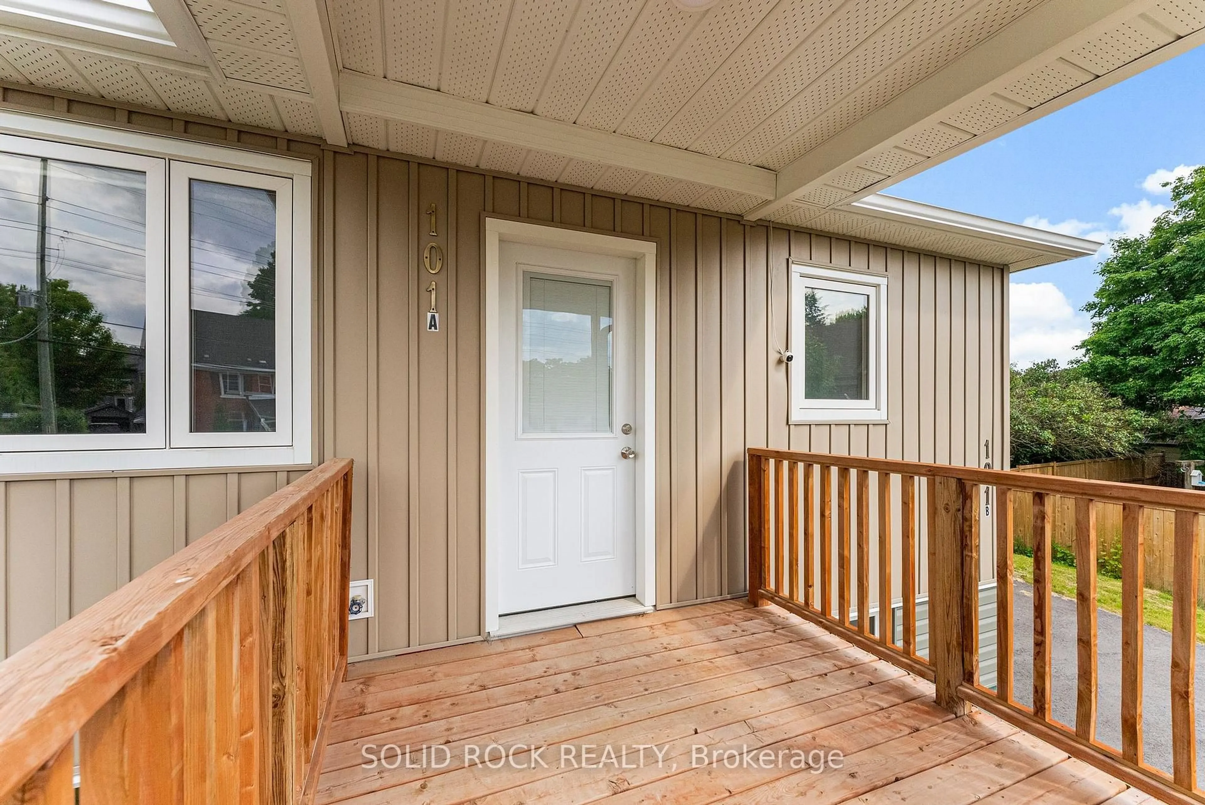 Indoor entryway for 101 MAIN St, Almonte Ontario K0A 1A0