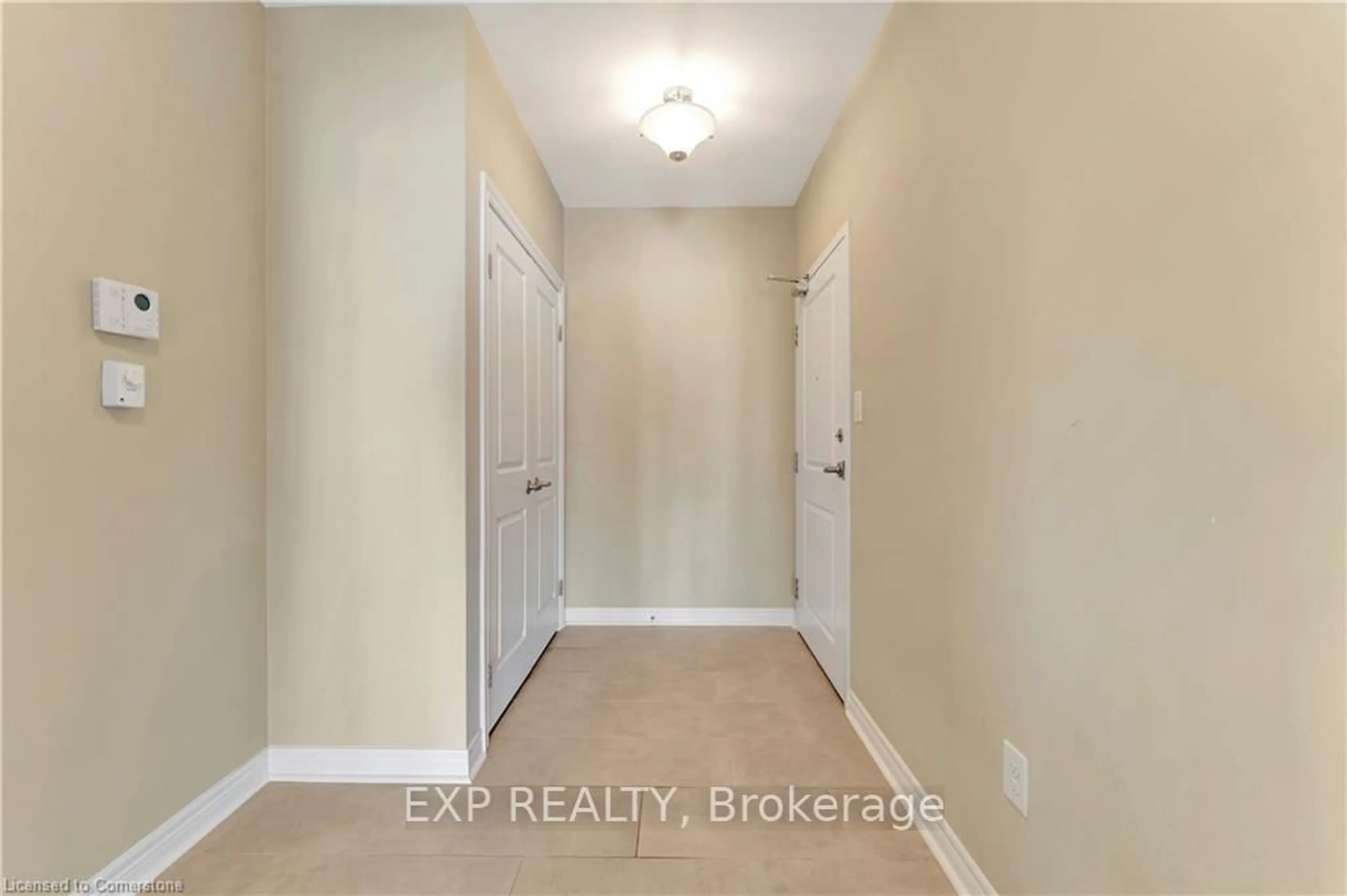 Indoor entryway for 539 Belmont Ave #808, Kitchener Ontario N2M 0A2