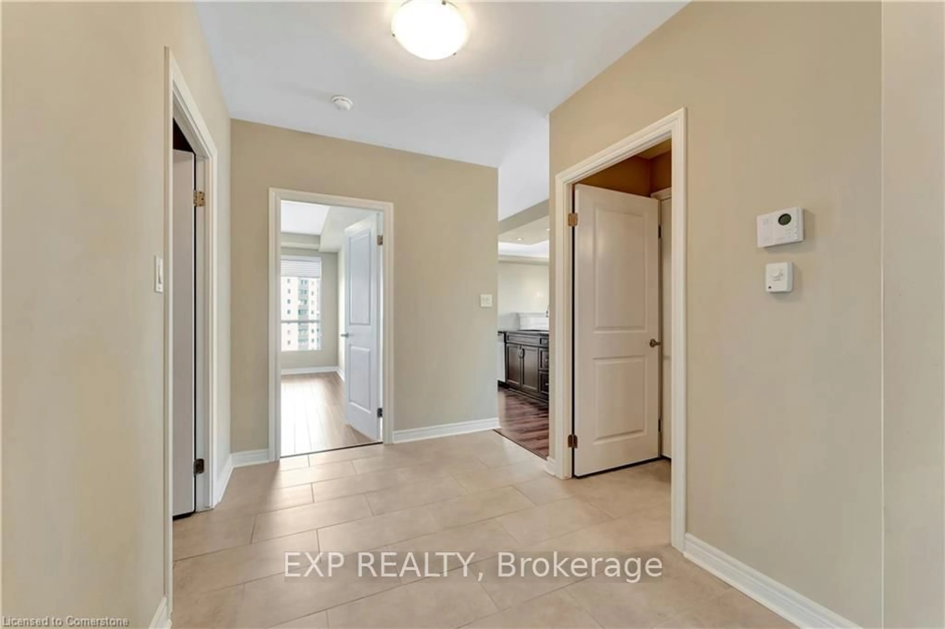 Indoor entryway for 539 Belmont Ave #808, Kitchener Ontario N2M 0A2