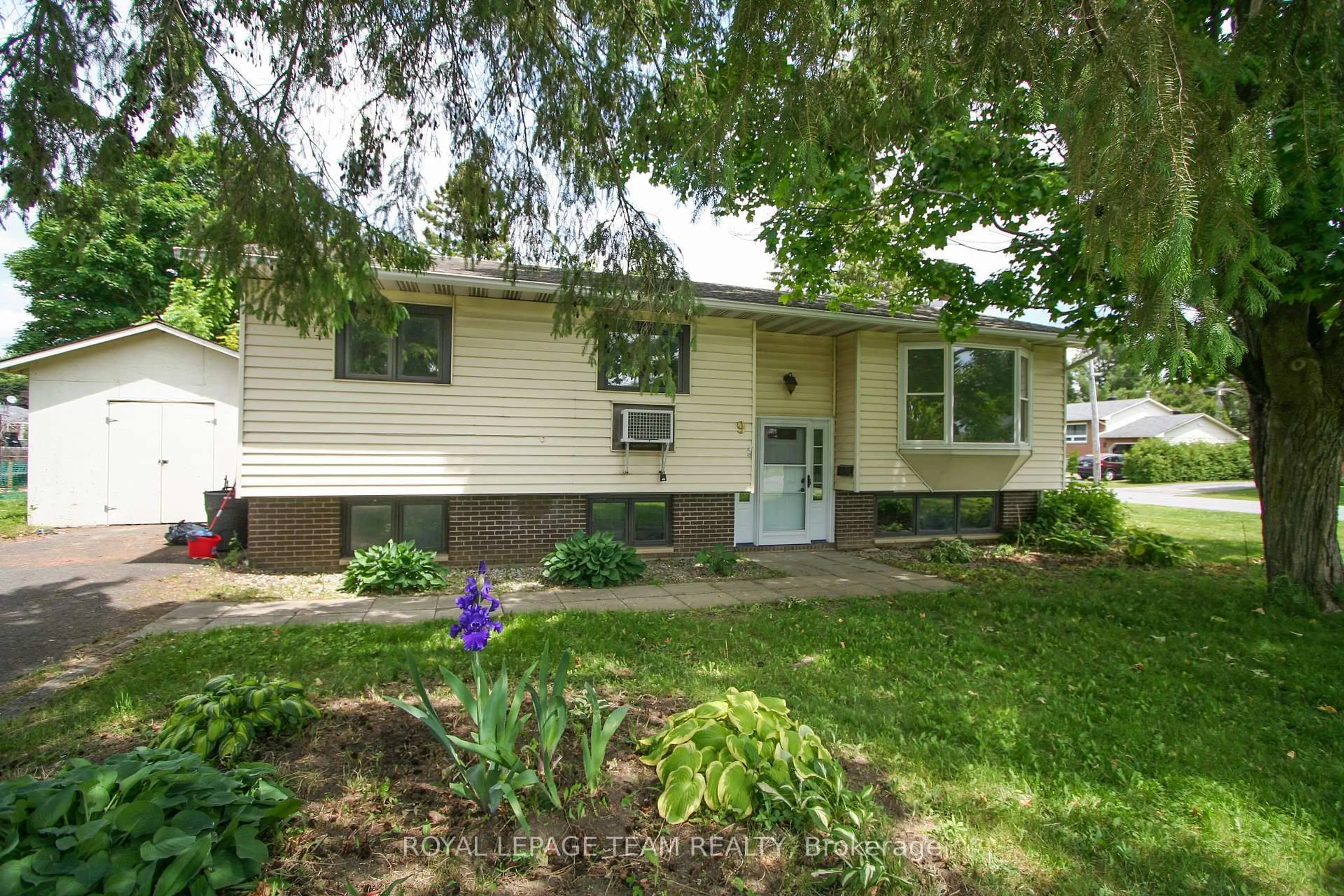 Home with vinyl exterior material, street for 9 Martin St, North Dundas Ontario K0C 1H0