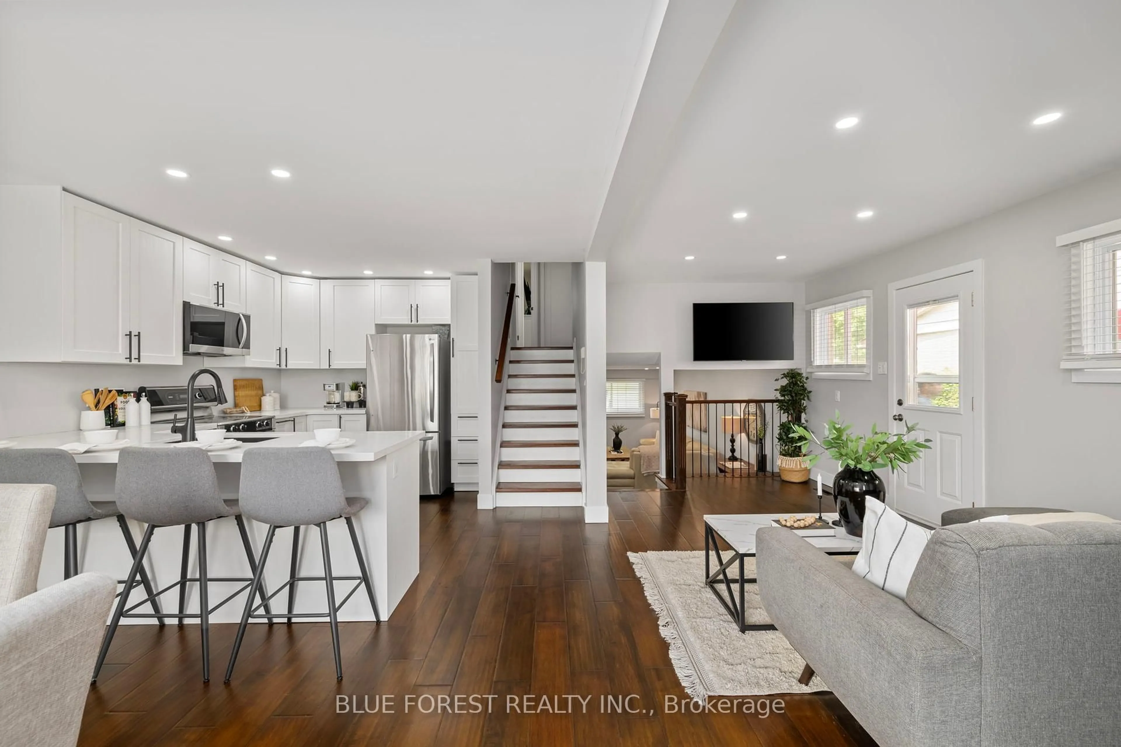 Open concept kitchen, unknown for 11 EDMUNDS Cres, London South Ontario N5Z 4J1