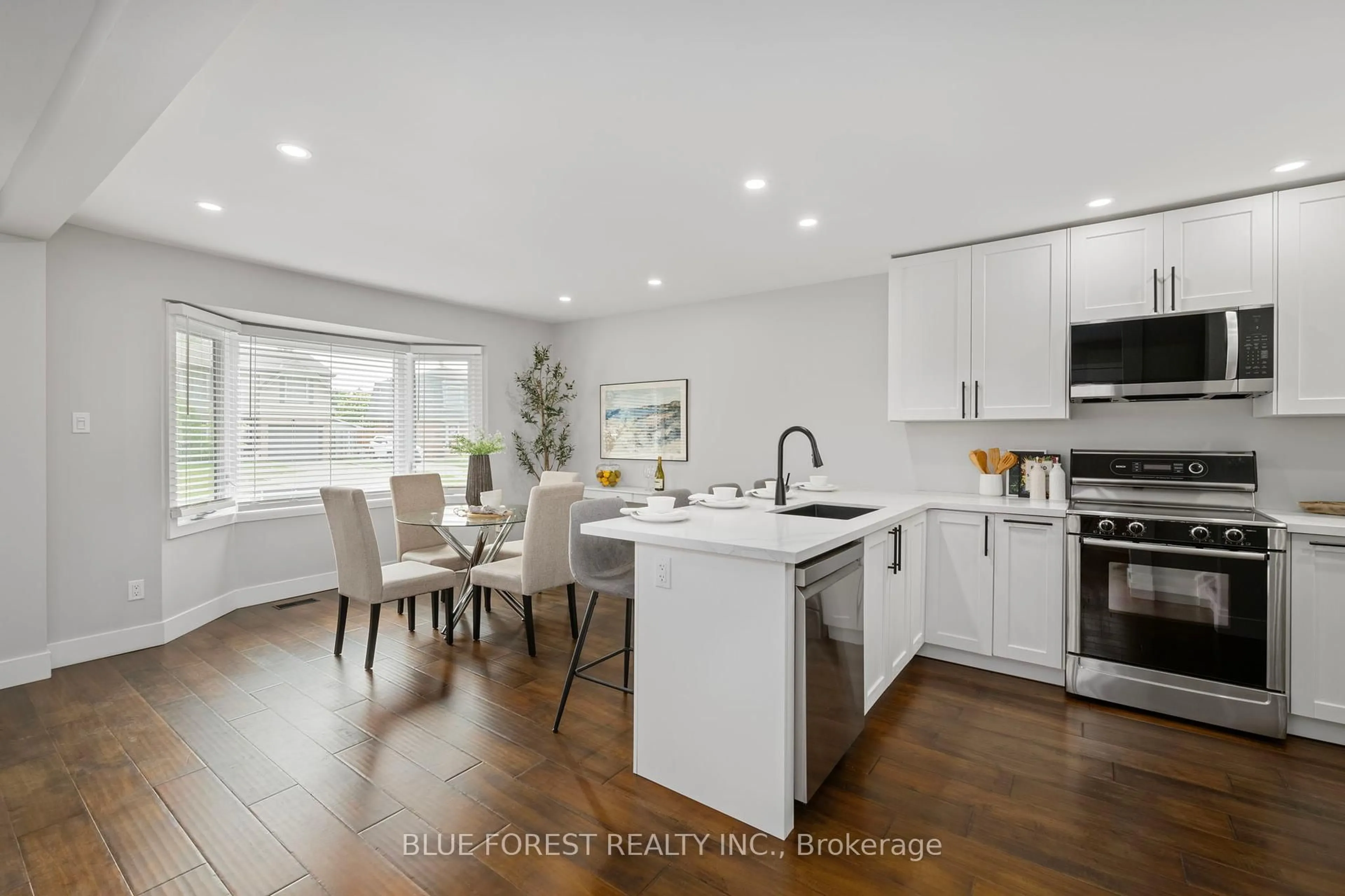 Open concept kitchen, unknown for 11 EDMUNDS Cres, London South Ontario N5Z 4J1