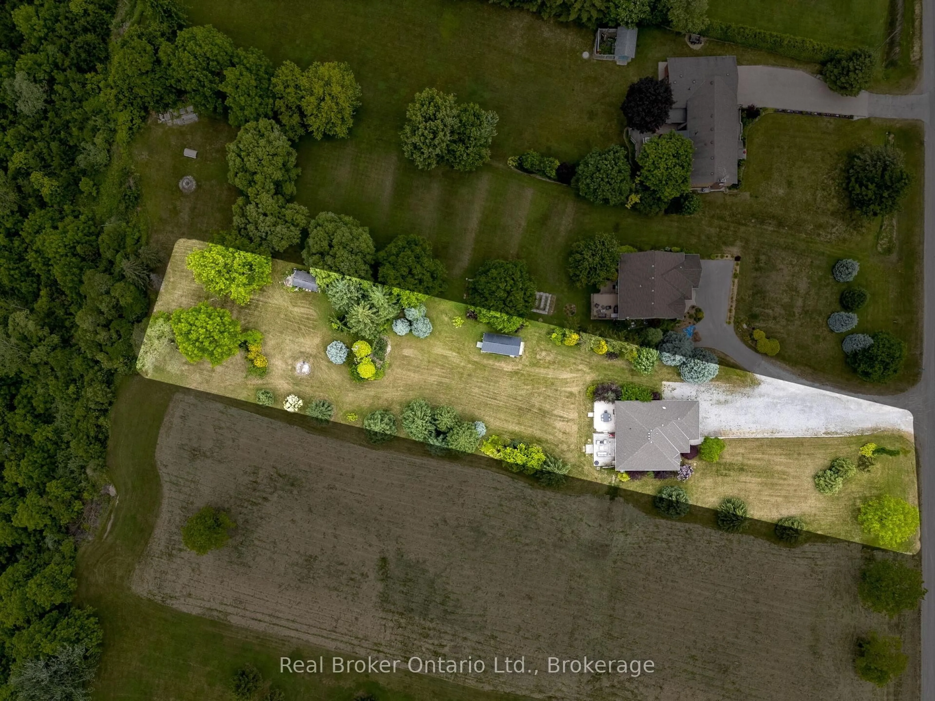 A pic from outside/outdoor area/front of a property/back of a property/a pic from drone, building for 307 Brant County 18 Rd, Brant Ontario N3T 5L9