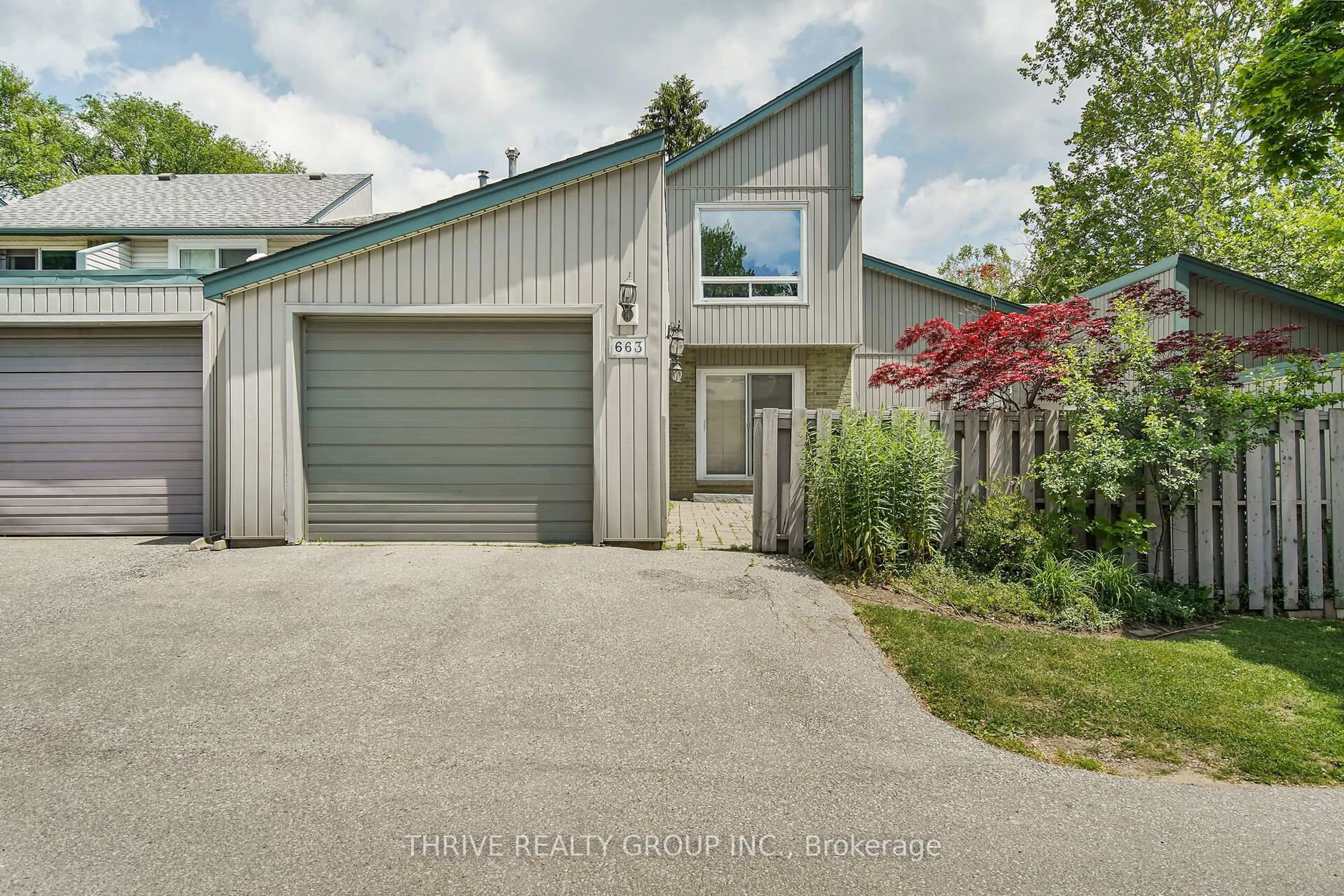 A pic from outside/outdoor area/front of a property/back of a property/a pic from drone, street for 663 Woodcrest Blvd, London South Ontario N6K 1P8