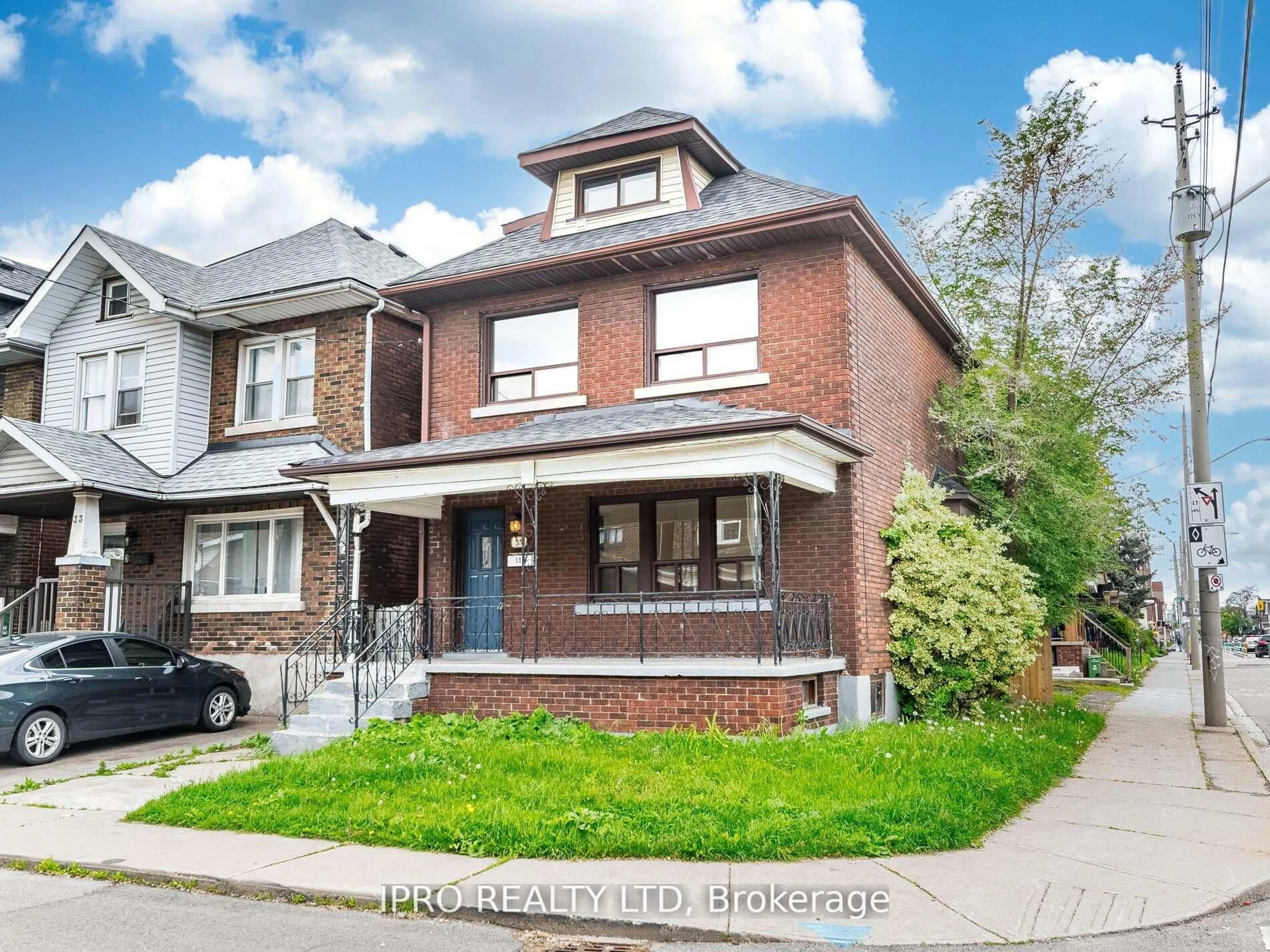 Home with brick exterior material, street for 35 Chestnut Ave, Hamilton Ontario L8L 6K5