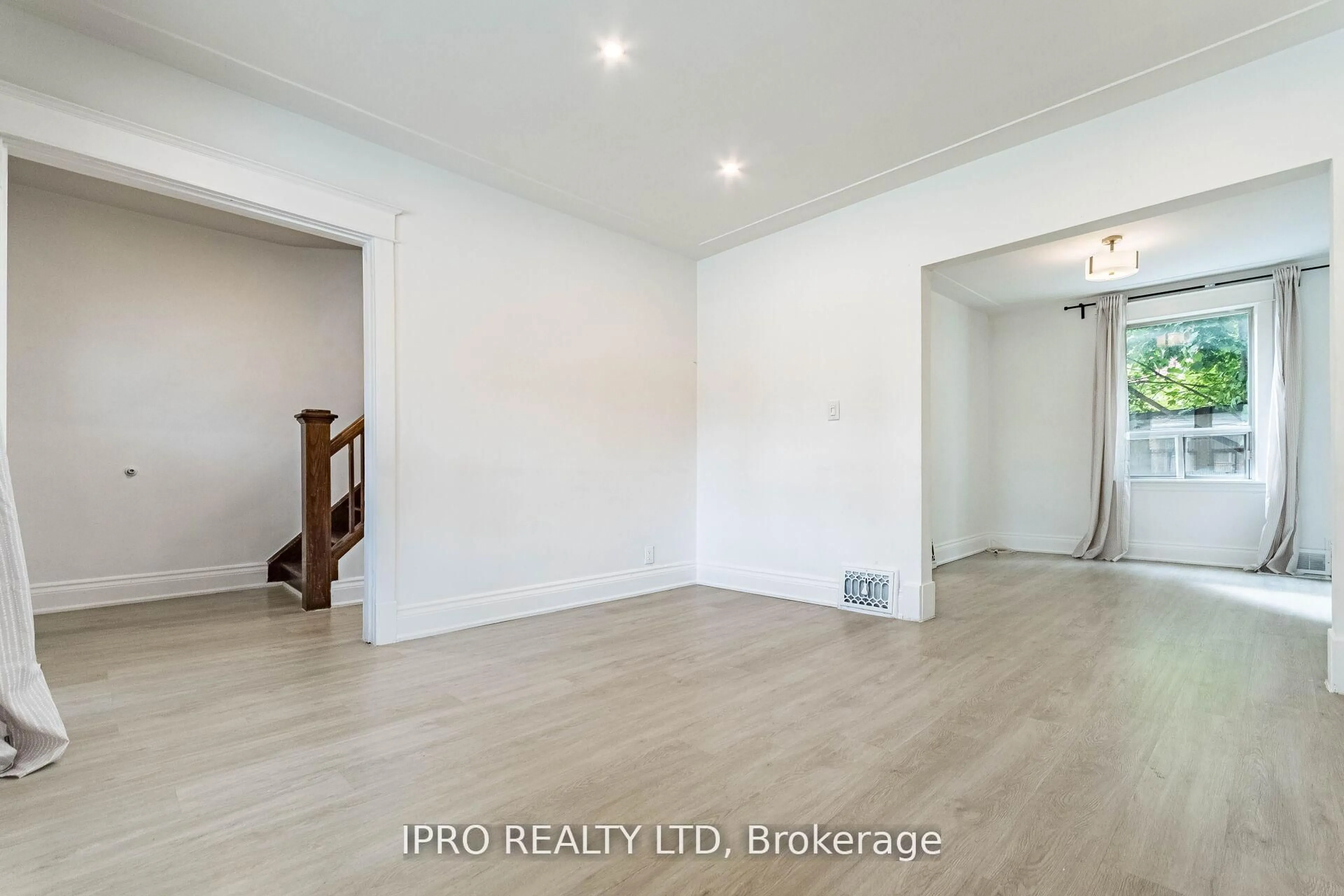 A pic of a room for 35 Chestnut Ave, Hamilton Ontario L8L 6K5