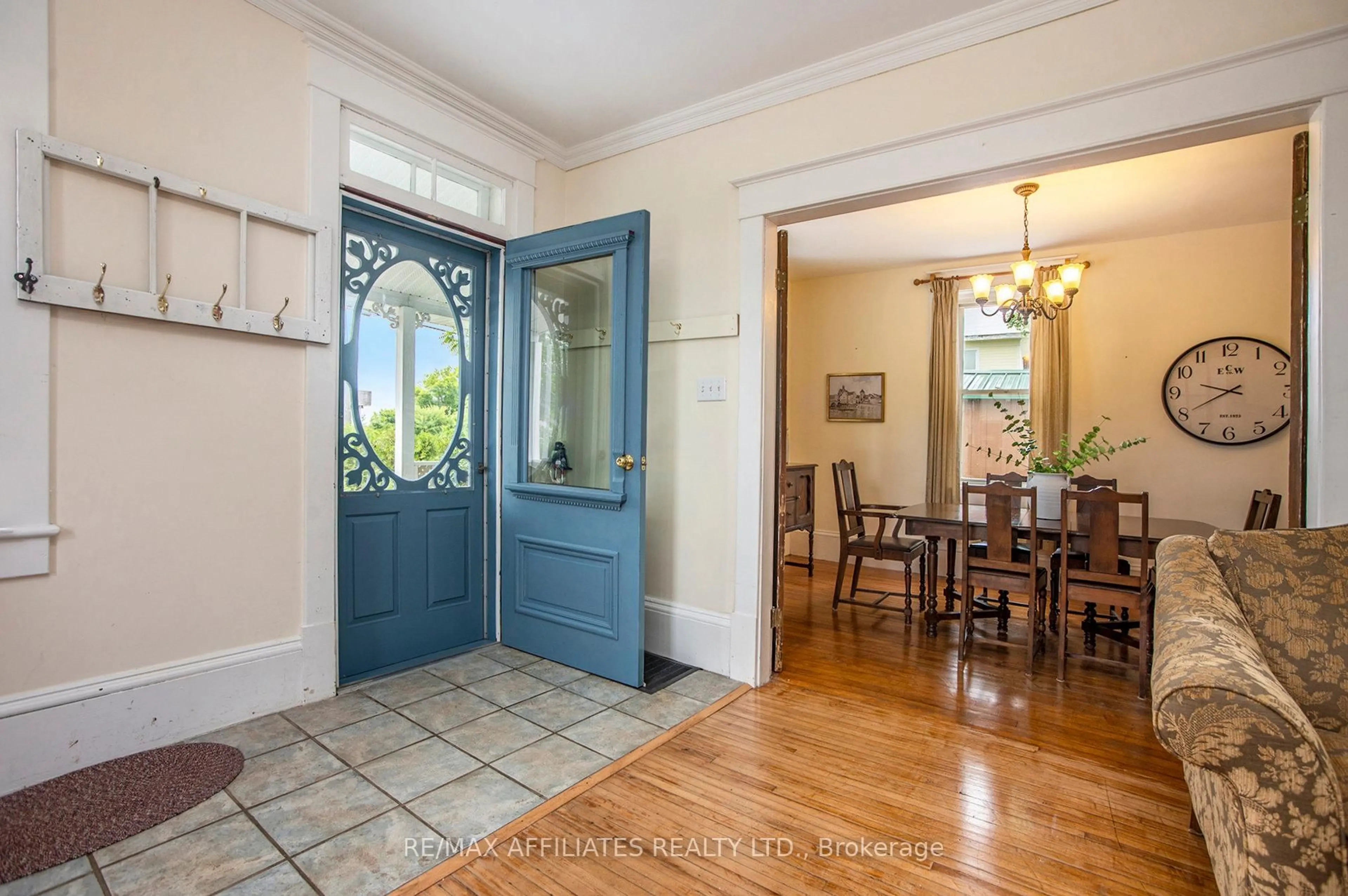Indoor entryway for 1104 County 16 Rd, Merrickville-Wolford Ontario K0G 1G0