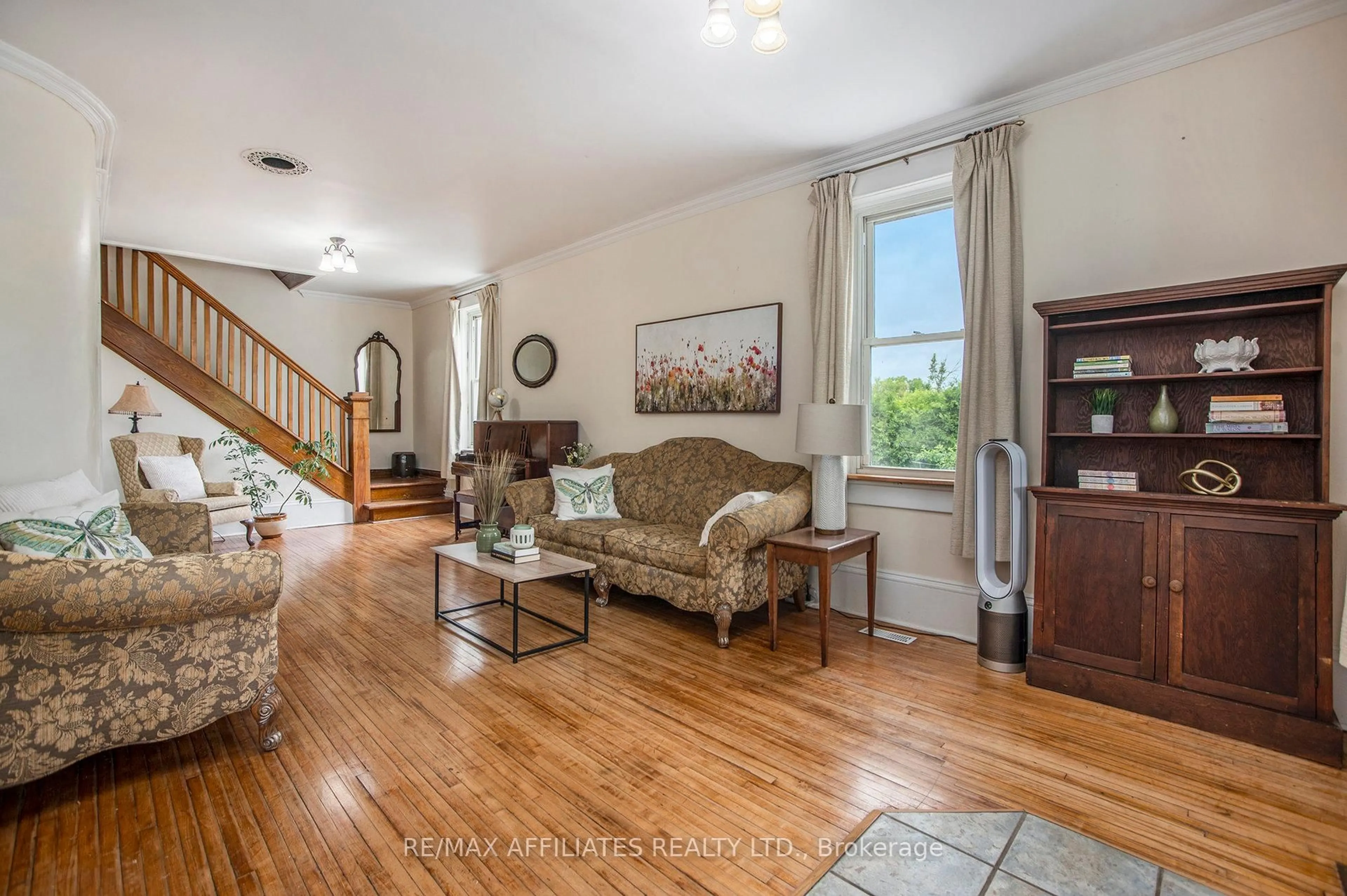 Living room with furniture, unknown for 1104 County 16 Rd, Merrickville-Wolford Ontario K0G 1G0