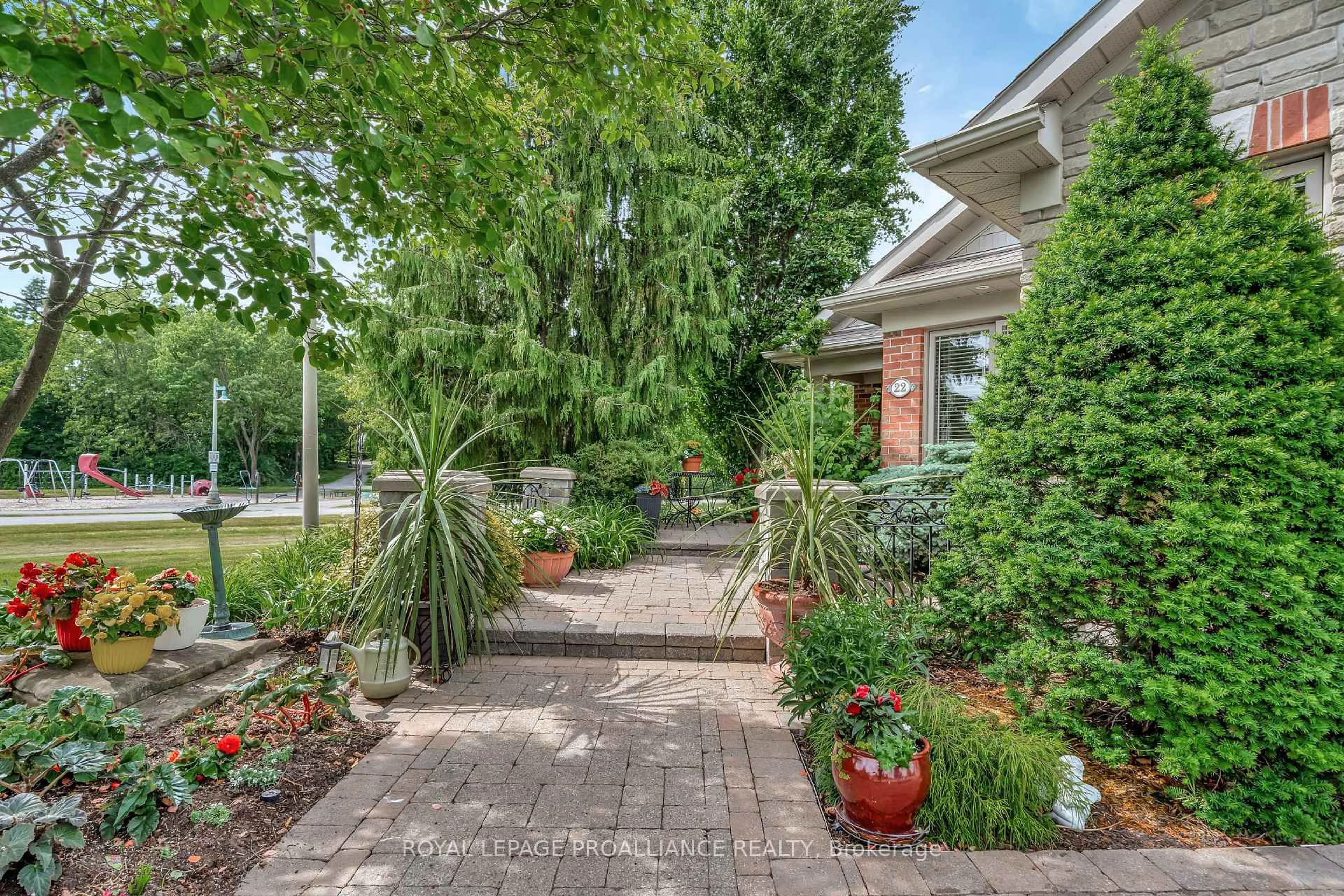 Patio, street for 22 Trillium Crt, Belleville Ontario K8P 5M5