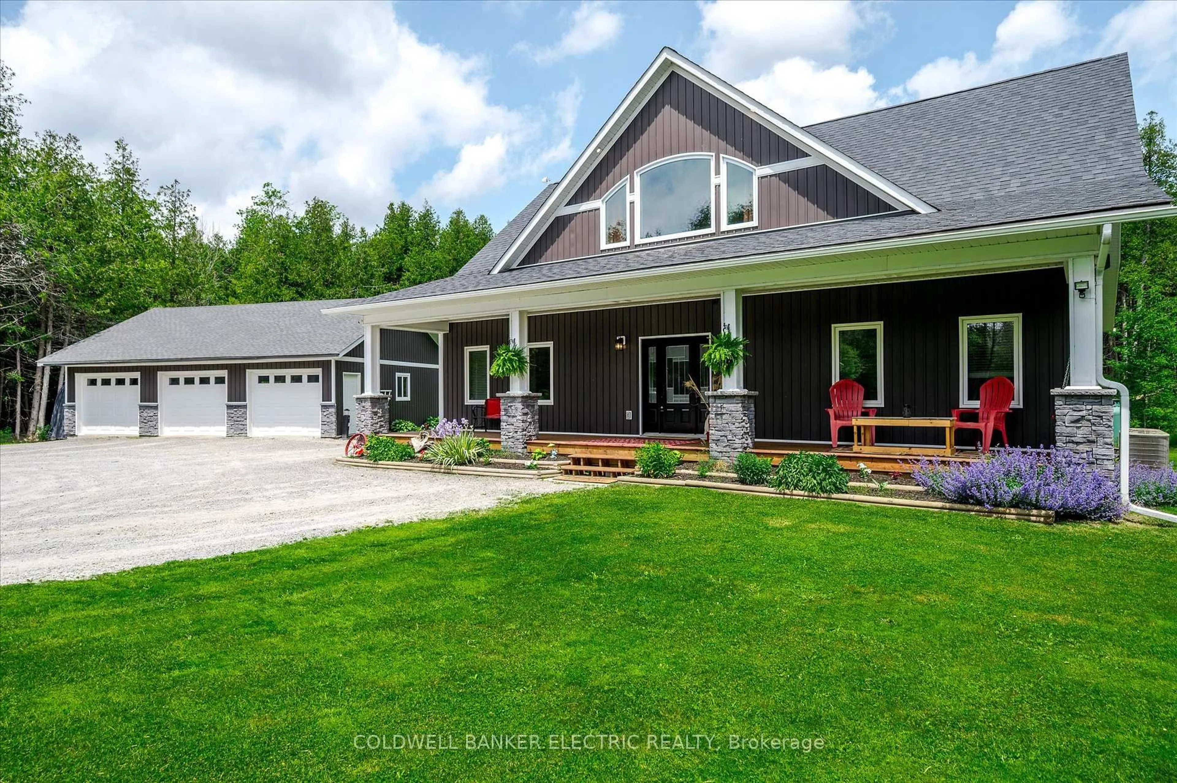 Home with vinyl exterior material, mountain view for 60 Ennis Rd, Selwyn Ontario K0L 1T0