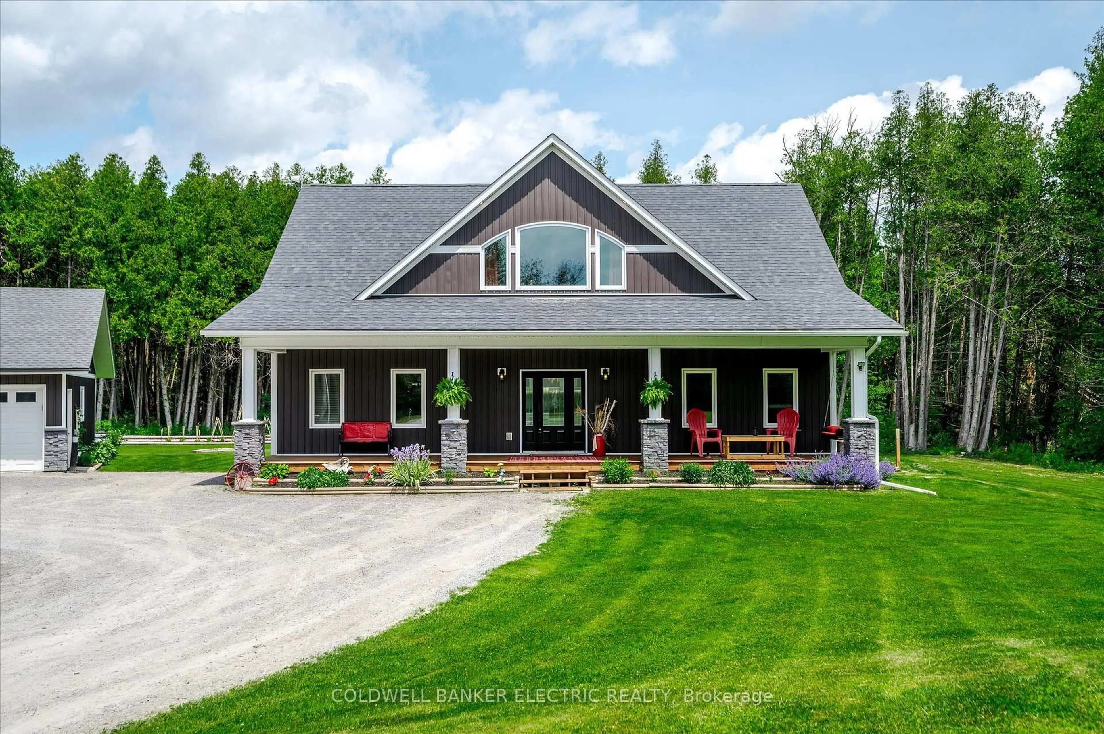 Home with vinyl exterior material, mountain view for 60 Ennis Rd, Selwyn Ontario K0L 1T0