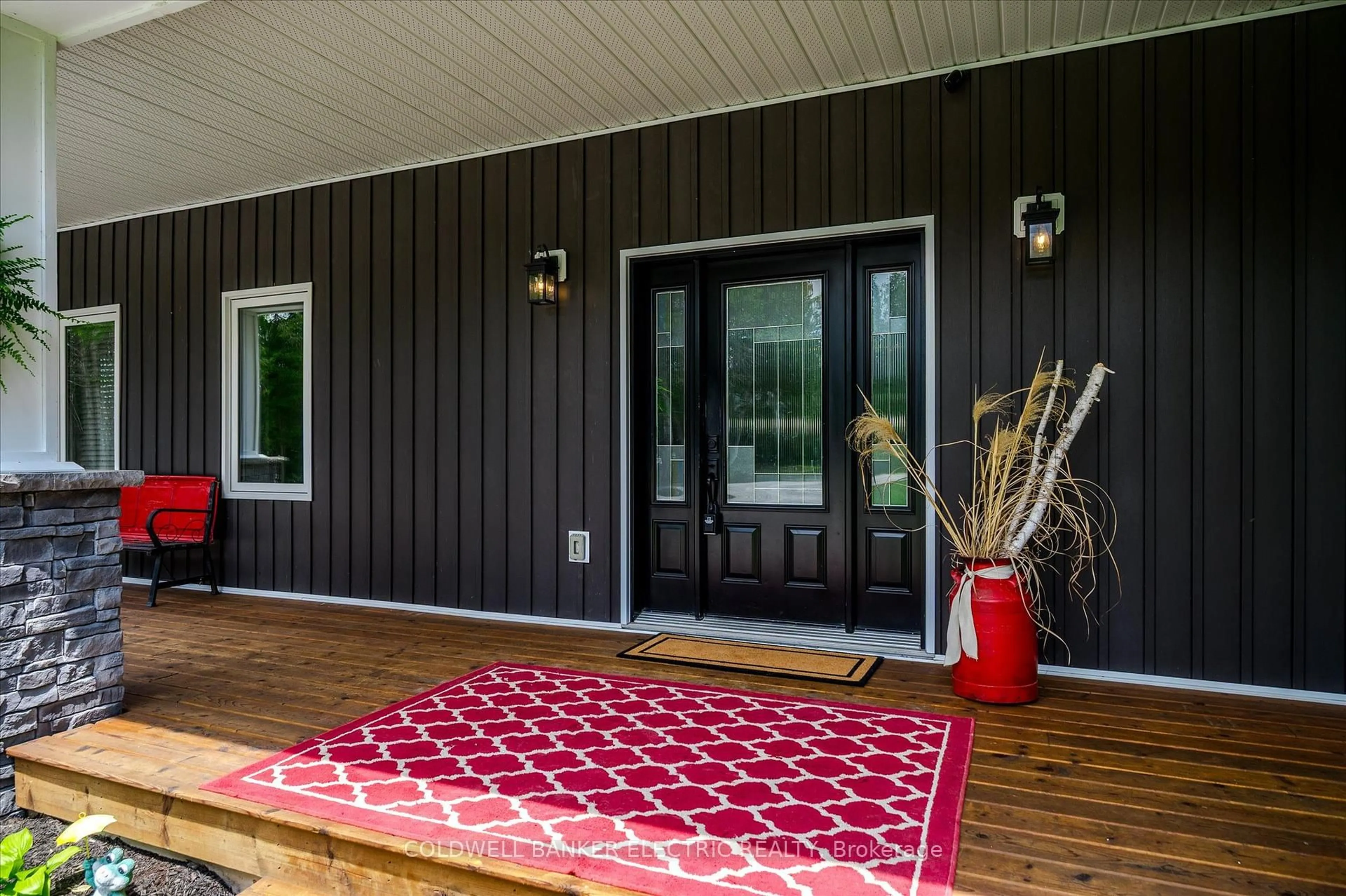 Indoor entryway for 60 Ennis Rd, Selwyn Ontario K0L 1T0