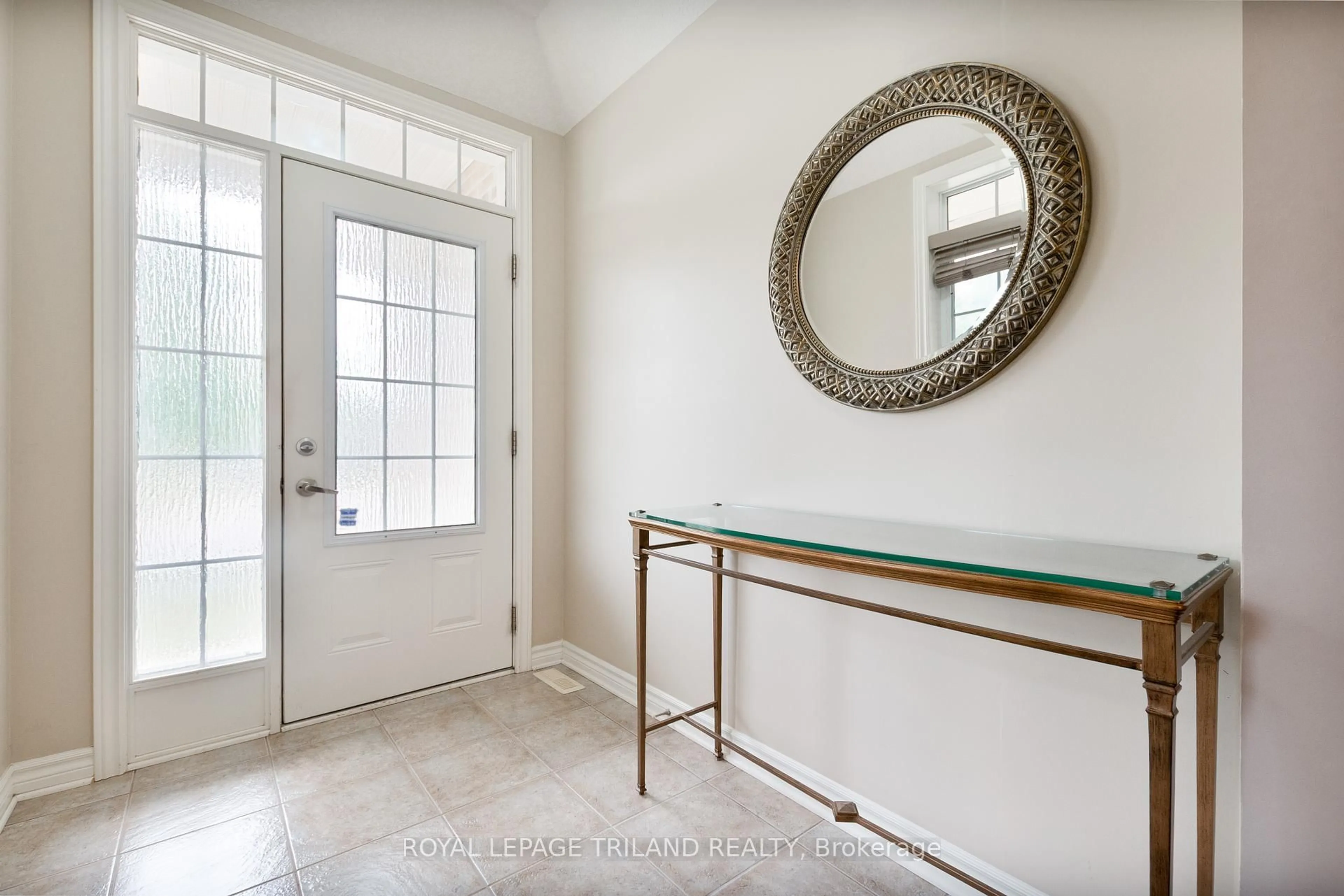 Indoor entryway for 1641 Beaverbrook Ave, London North Ontario N6H 5V9