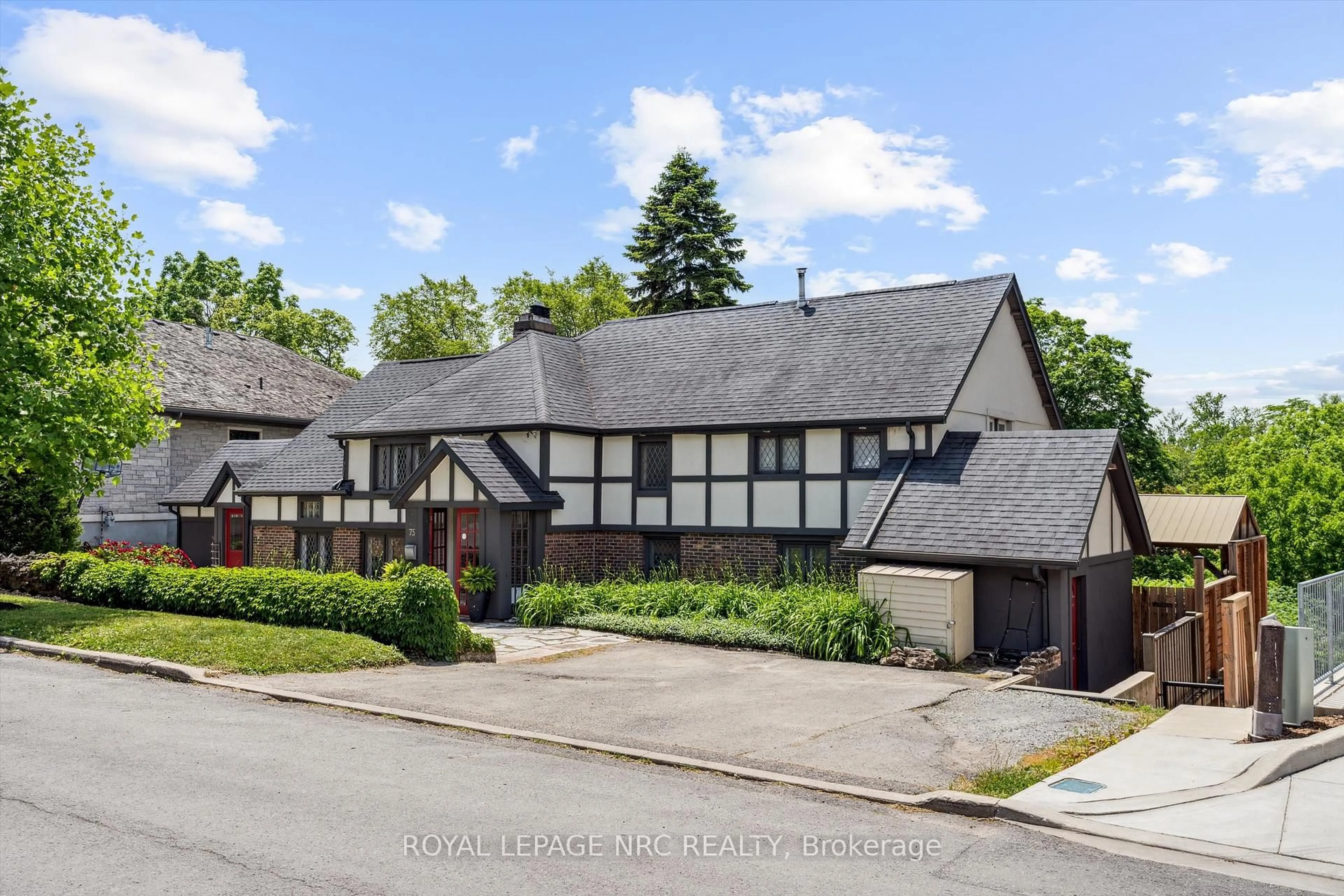 A pic from outside/outdoor area/front of a property/back of a property/a pic from drone, street for 75 Yates St, St. Catharines Ontario L2R 5R7