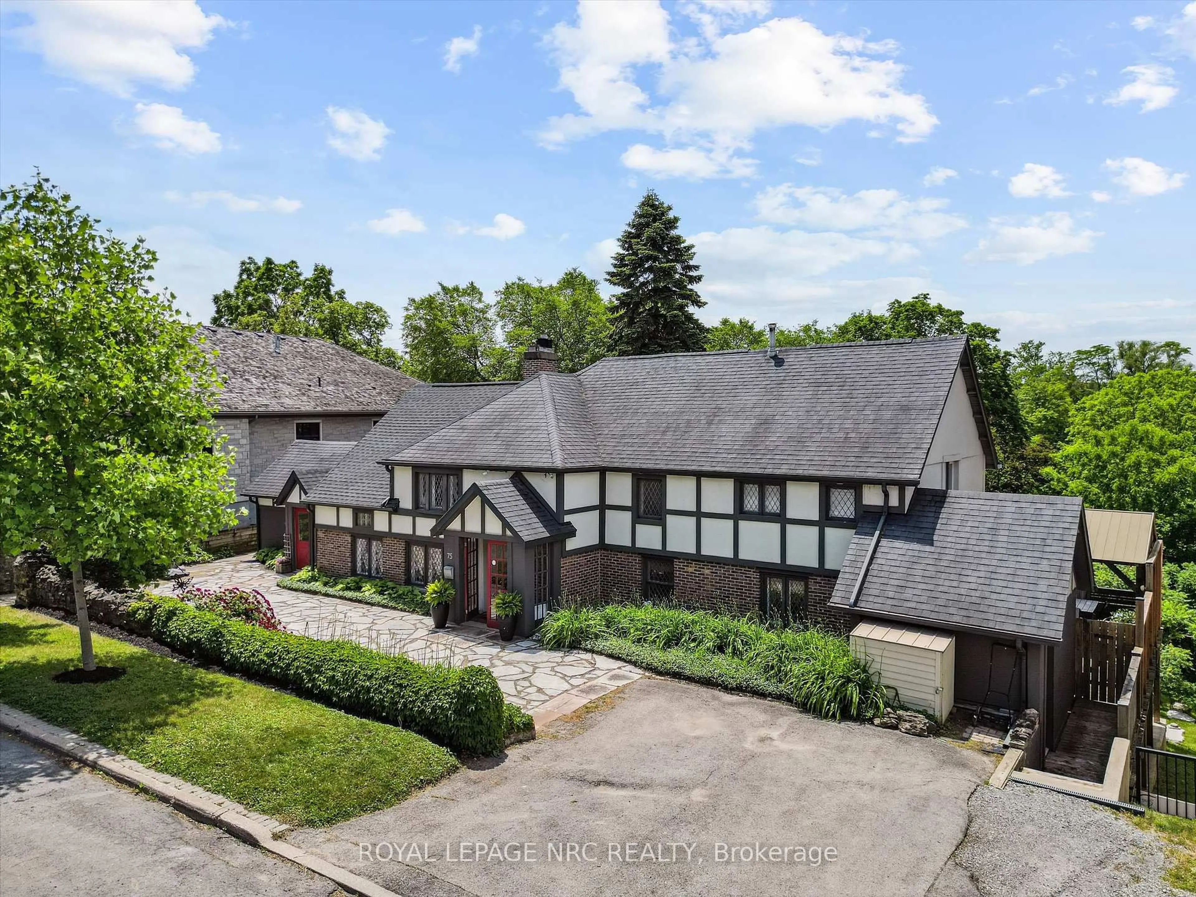 A pic from outside/outdoor area/front of a property/back of a property/a pic from drone, street for 75 Yates St, St. Catharines Ontario L2R 5R7