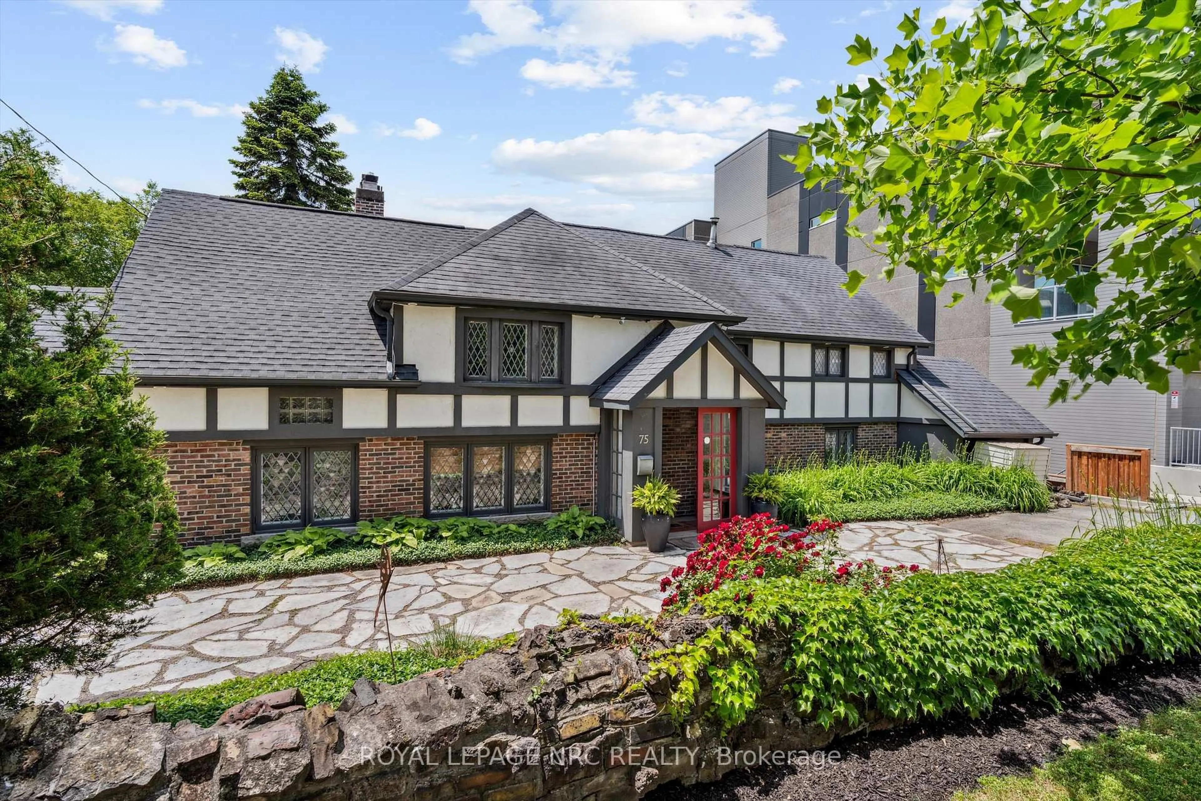 Home with brick exterior material, street for 75 Yates St, St. Catharines Ontario L2R 5R7
