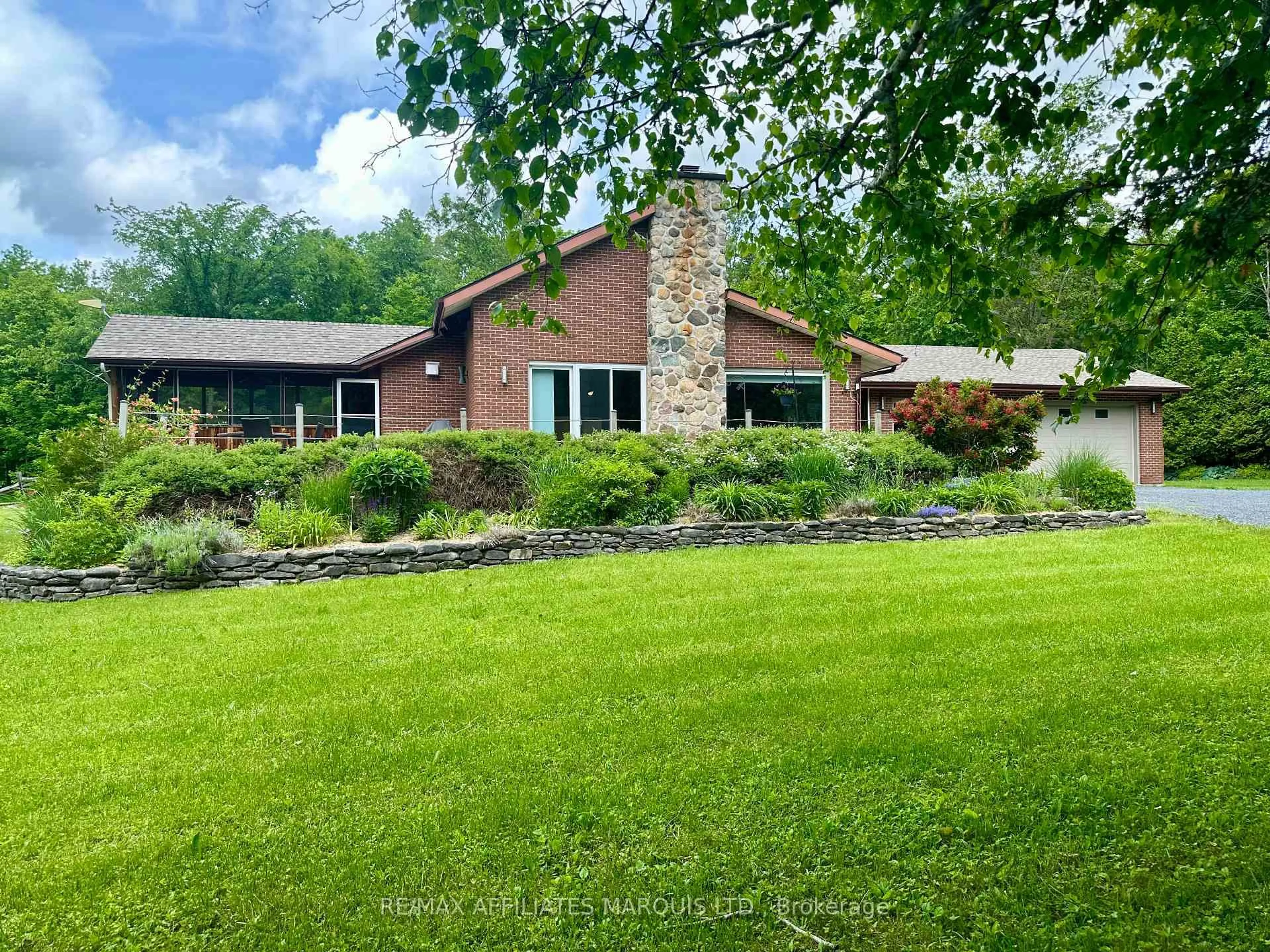 A pic from outside/outdoor area/front of a property/back of a property/a pic from drone, unknown for 20025 Beaupre Rd, South Glengarry Ontario K0C 1L0