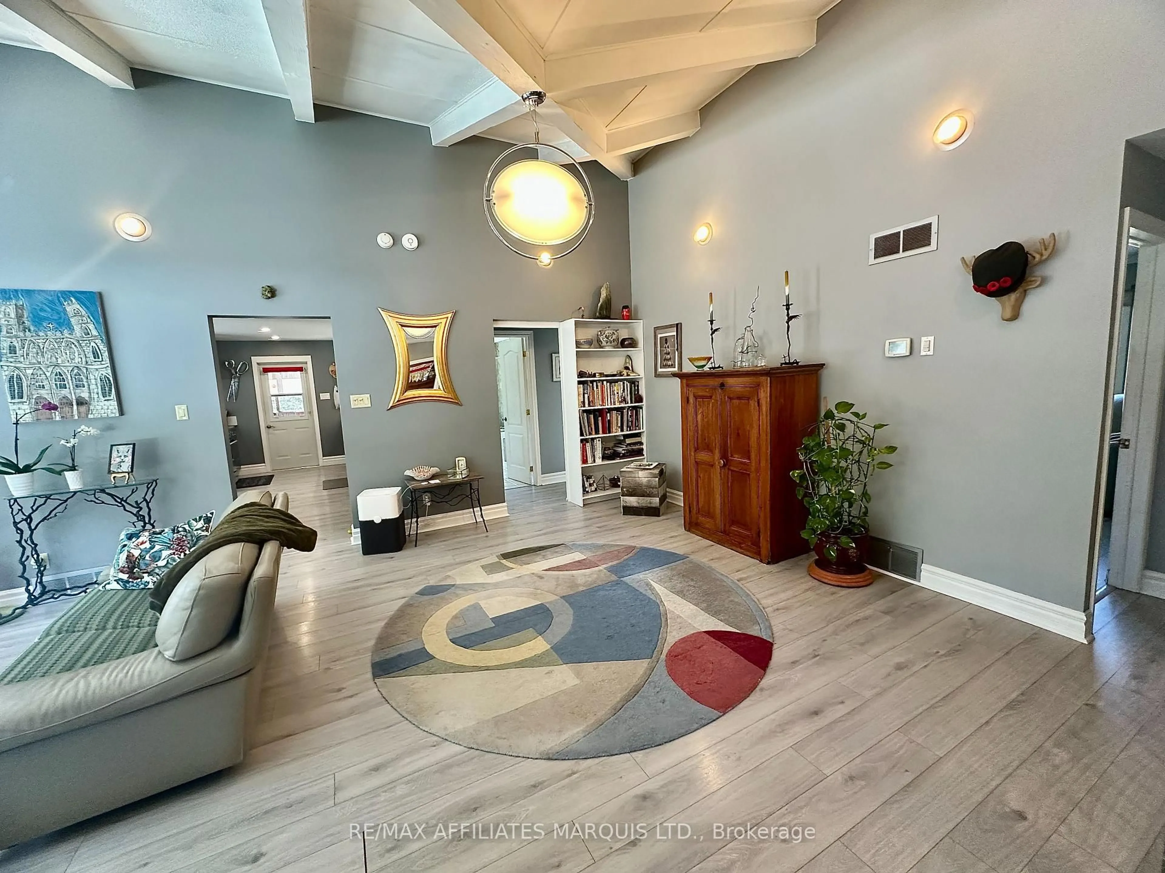Indoor foyer for 20025 Beaupre Rd, South Glengarry Ontario K0C 1L0