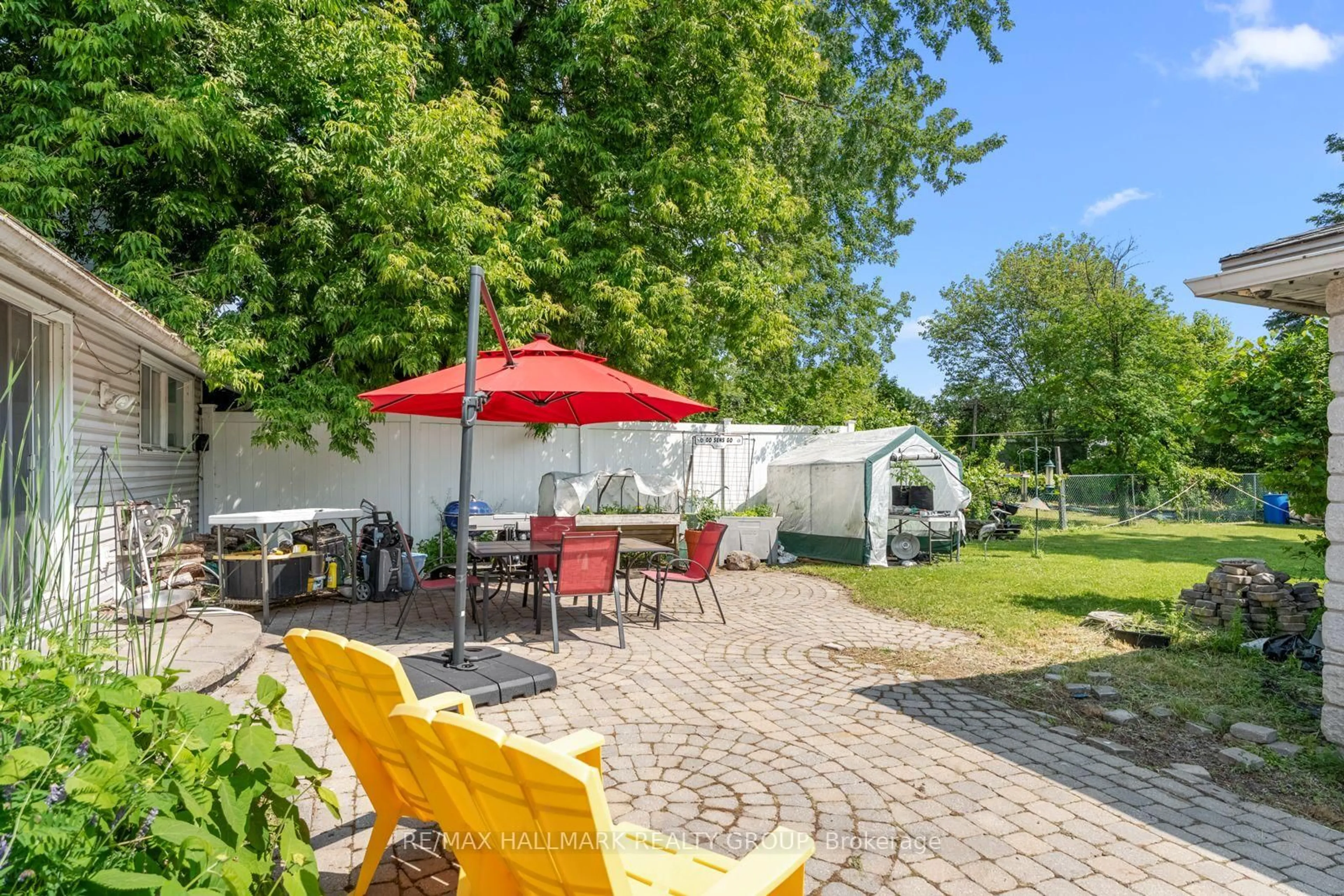 Patio, street for 991 BLAIR Rd, Ottawa Ontario K1J 7M9