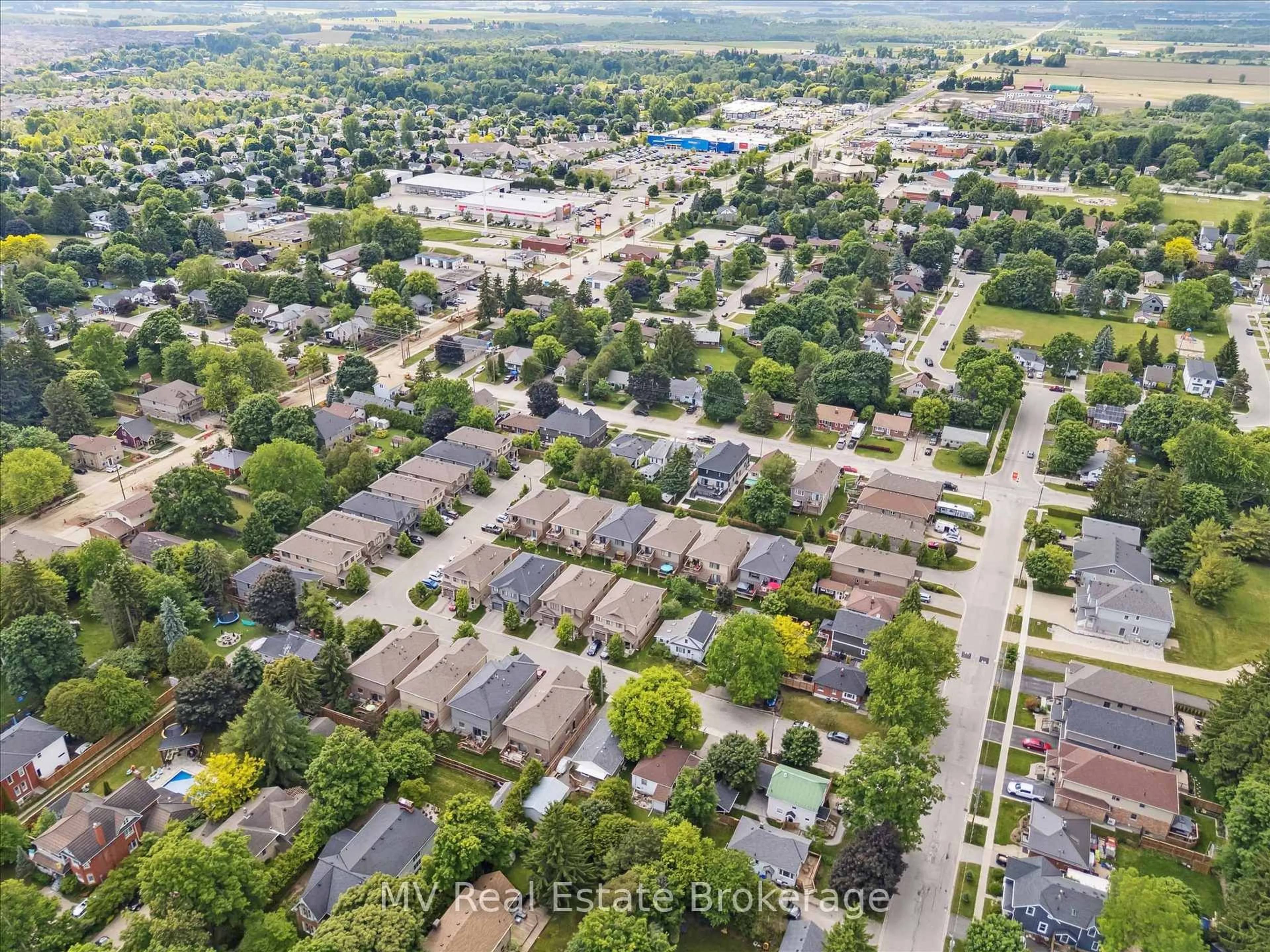 A pic from outside/outdoor area/front of a property/back of a property/a pic from drone, street for 164 Graham St, Centre Wellington Ontario N1M 1B8