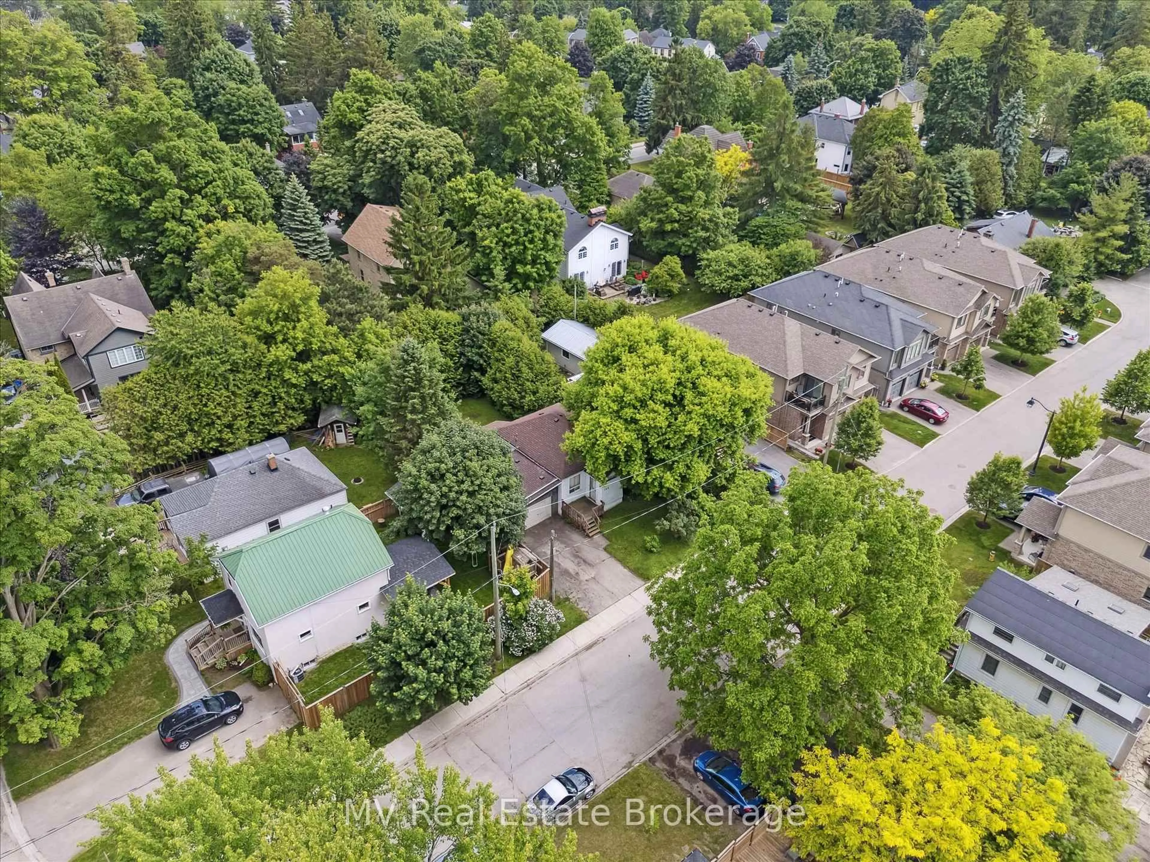 A pic from outside/outdoor area/front of a property/back of a property/a pic from drone, street for 164 Graham St, Centre Wellington Ontario N1M 1B8