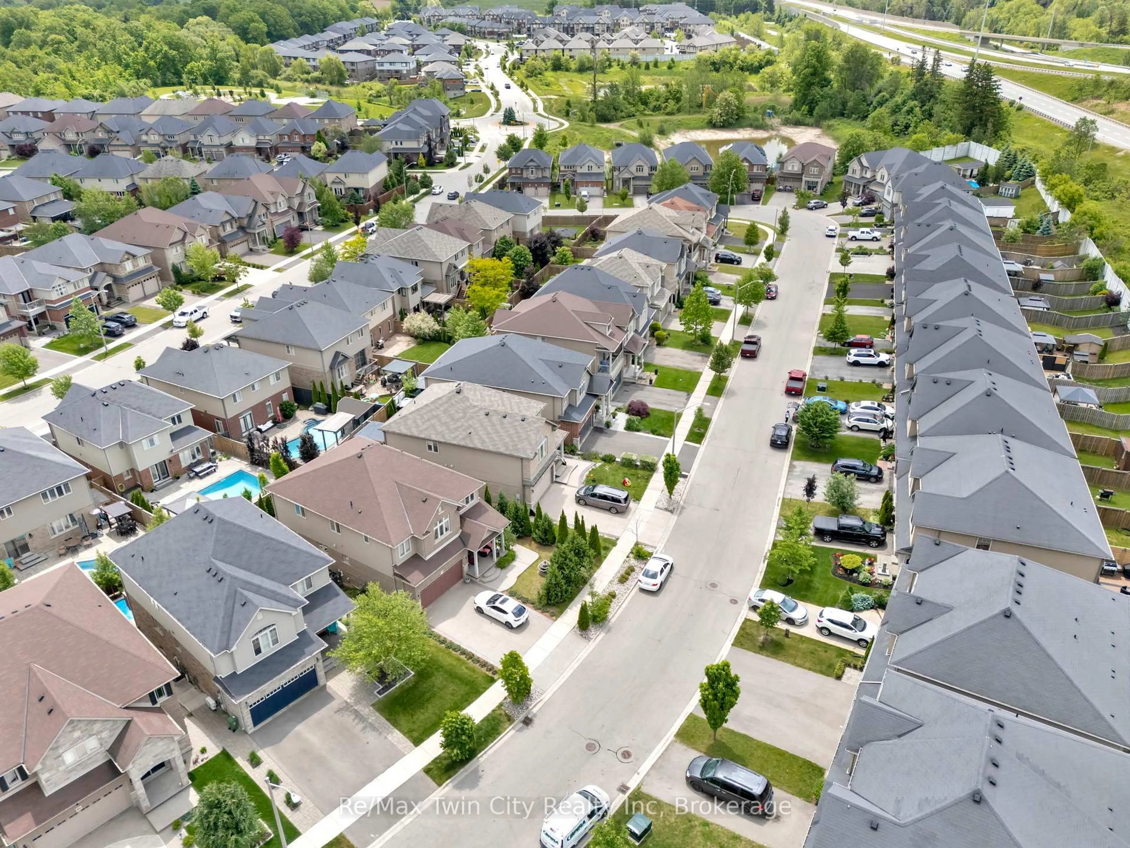 A pic from outside/outdoor area/front of a property/back of a property/a pic from drone, street for 66 Sexton Cres, Hamilton Ontario L9G 2T4