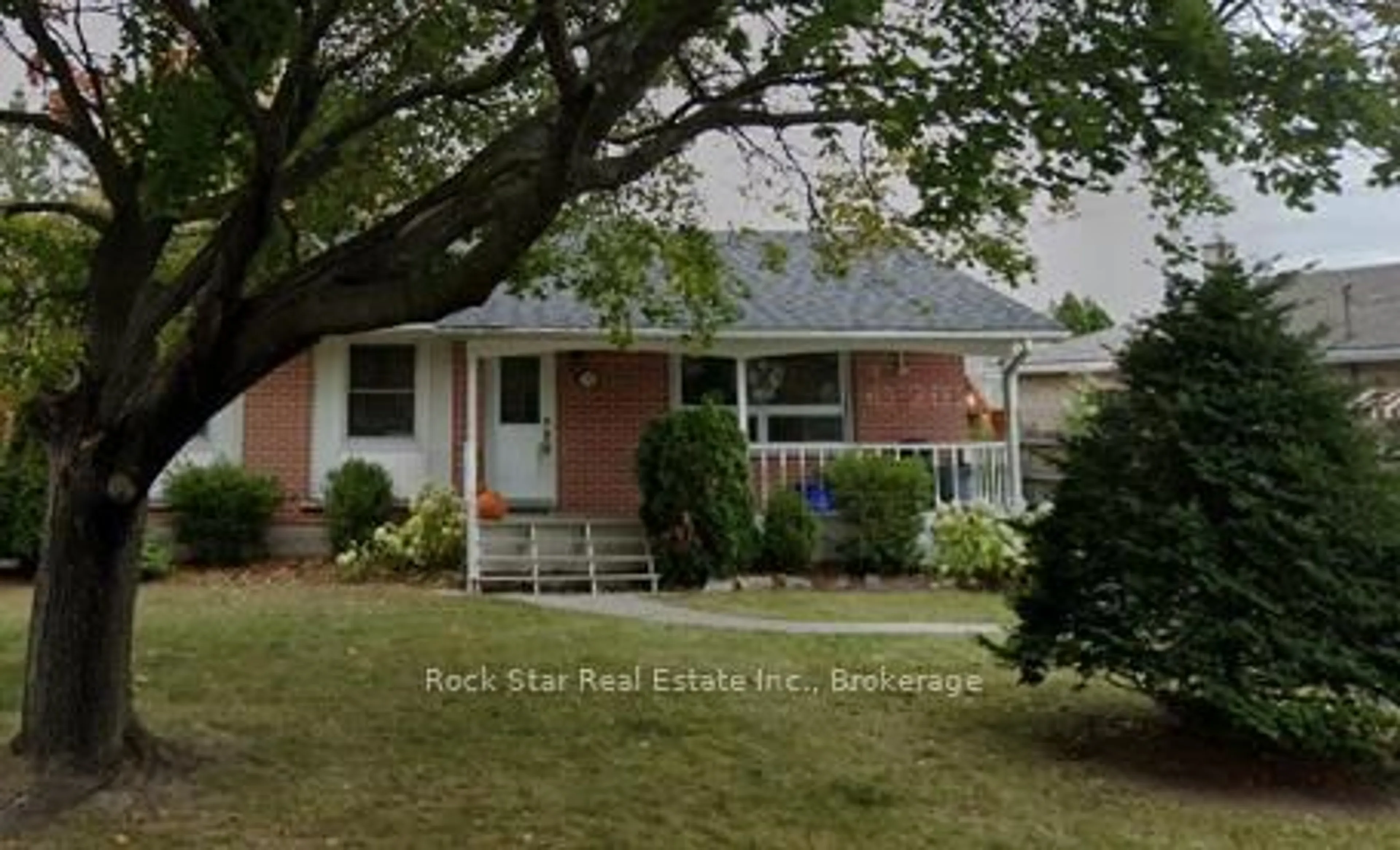 Home with vinyl exterior material, street for 32 Harvest Cres, Belleville Ontario K8P 4M3
