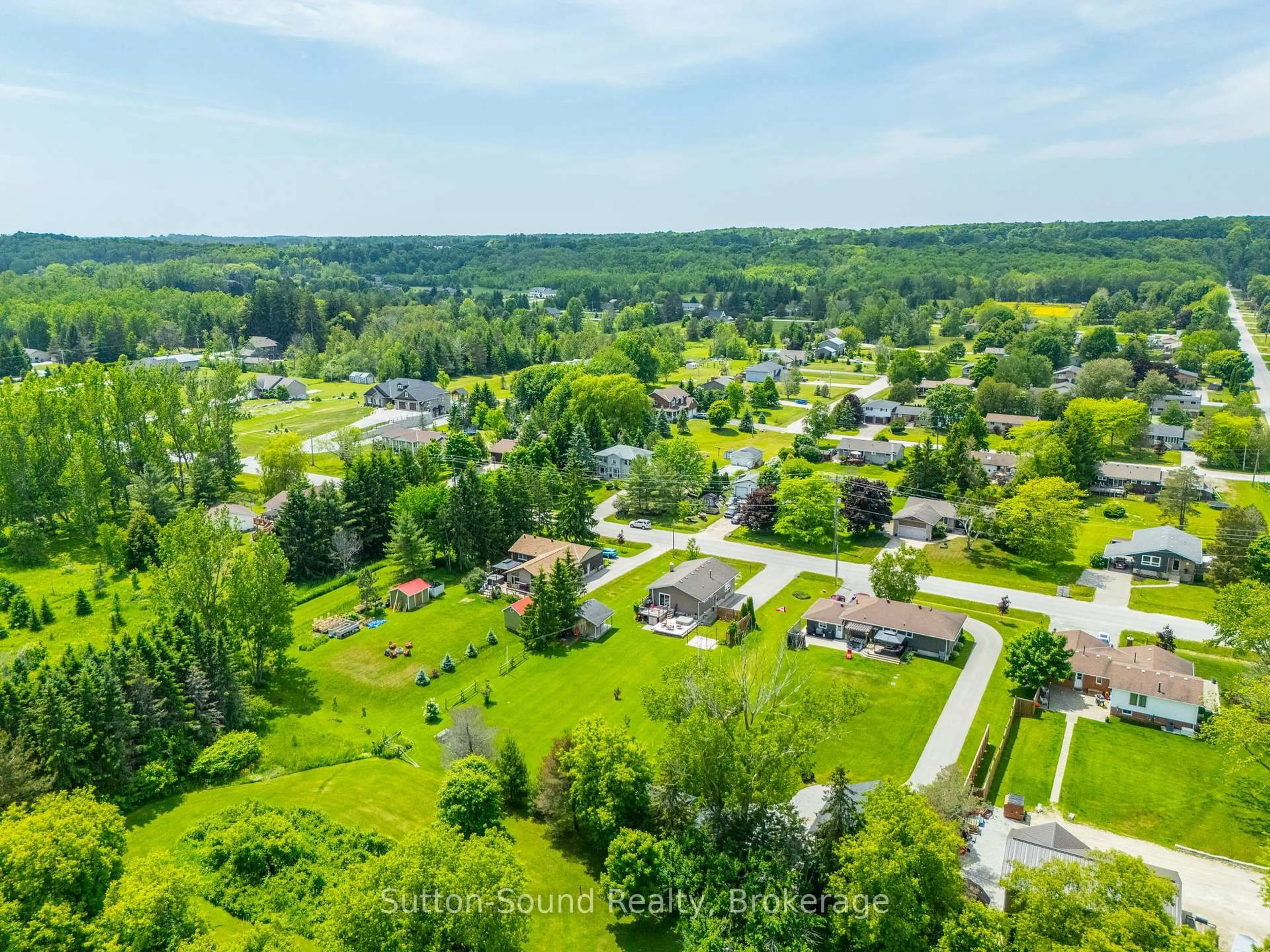 A pic from outside/outdoor area/front of a property/back of a property/a pic from drone, unknown for 377 Somers St, Georgian Bluffs Ontario N4K 6V5