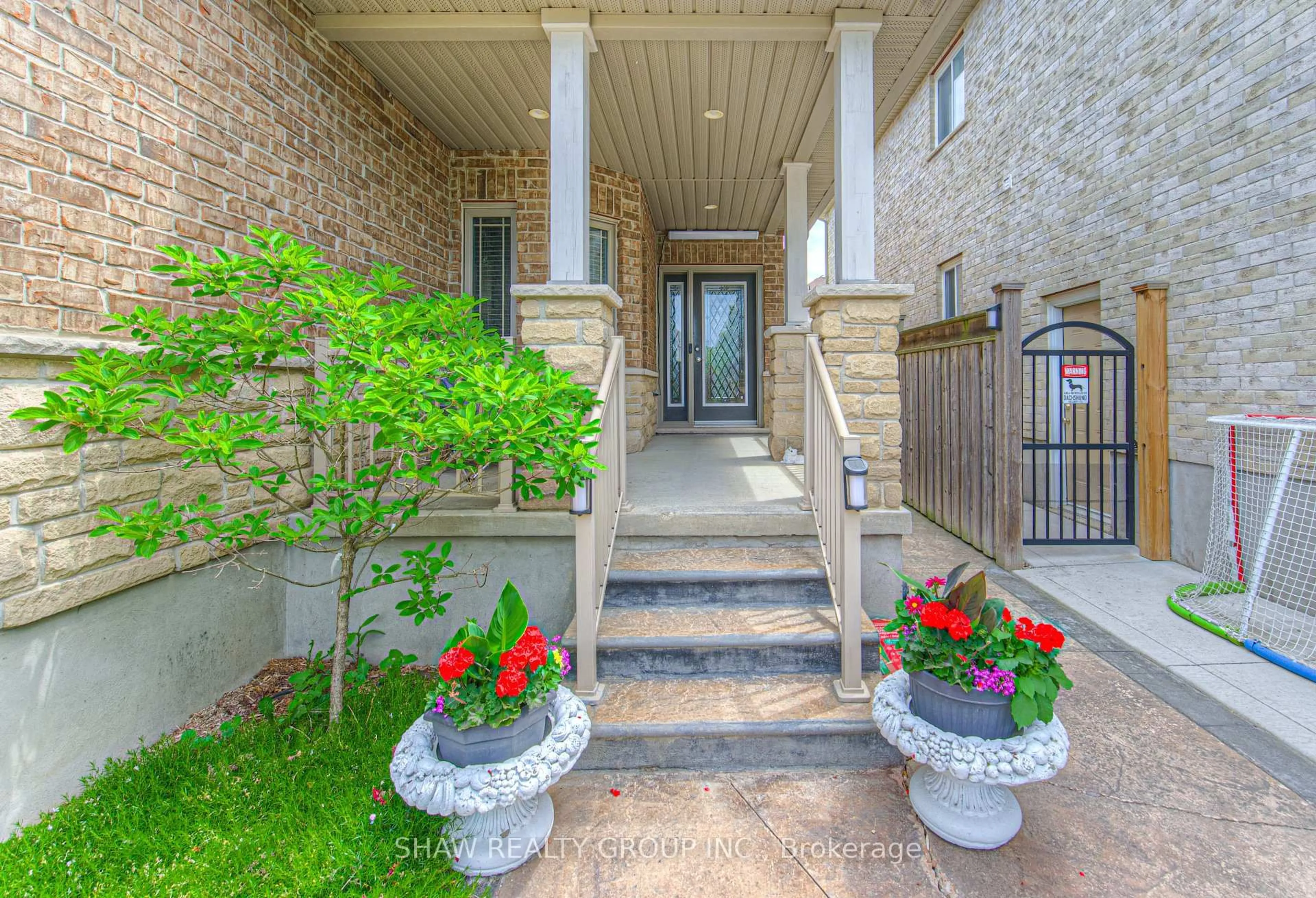 Indoor entryway for 7 Yates Ave, Cambridge Ontario N1P 0A3
