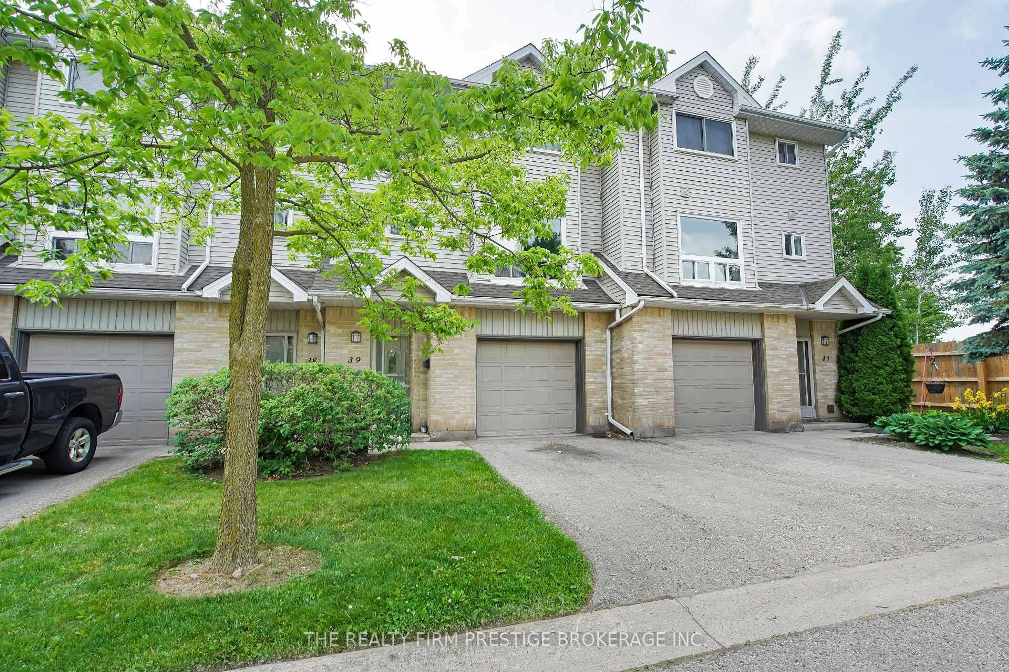 Unknown for 1990 Wavell St #39, London East Ontario N5V 4N5