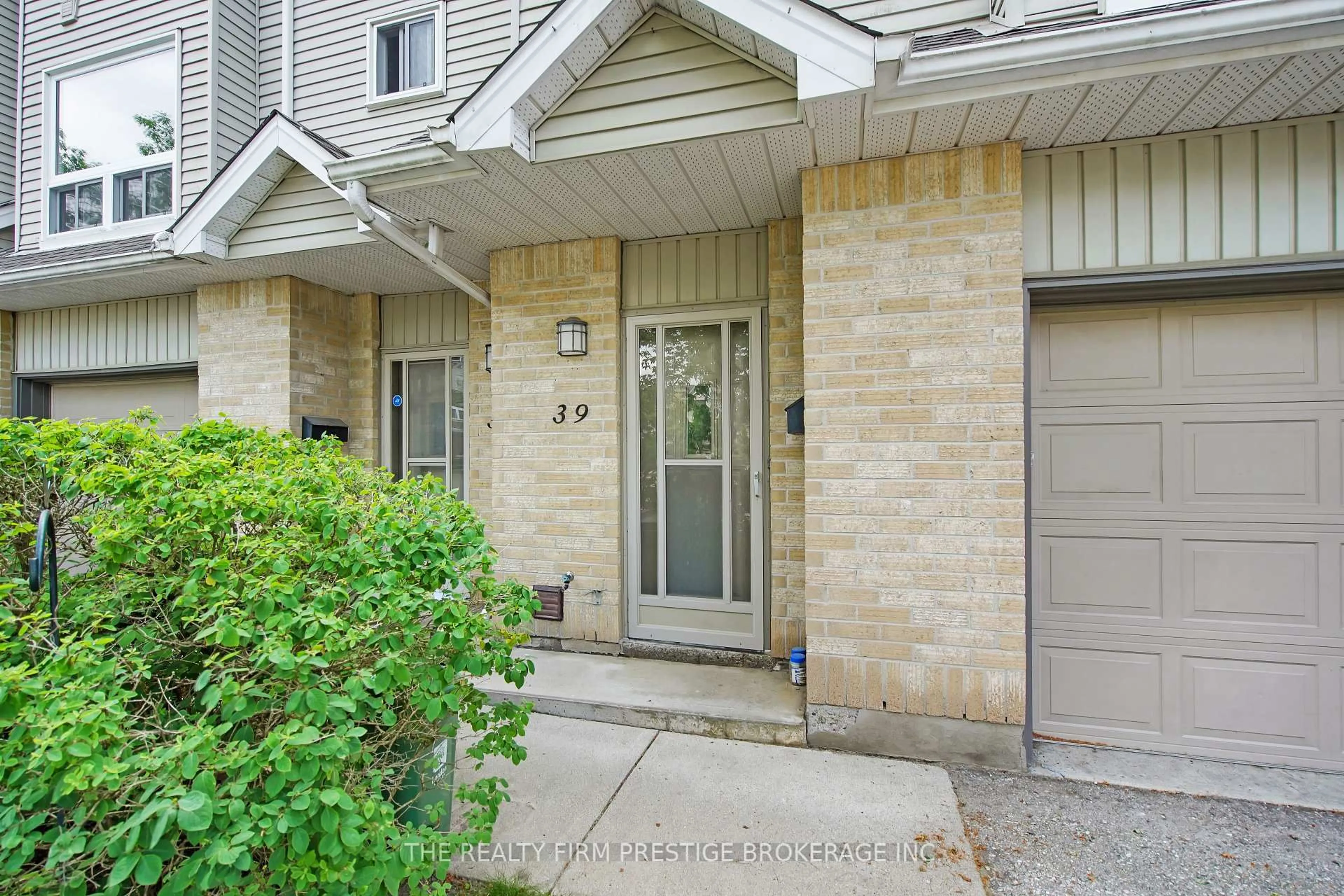 Unknown for 1990 Wavell St #39, London East Ontario N5V 4N5