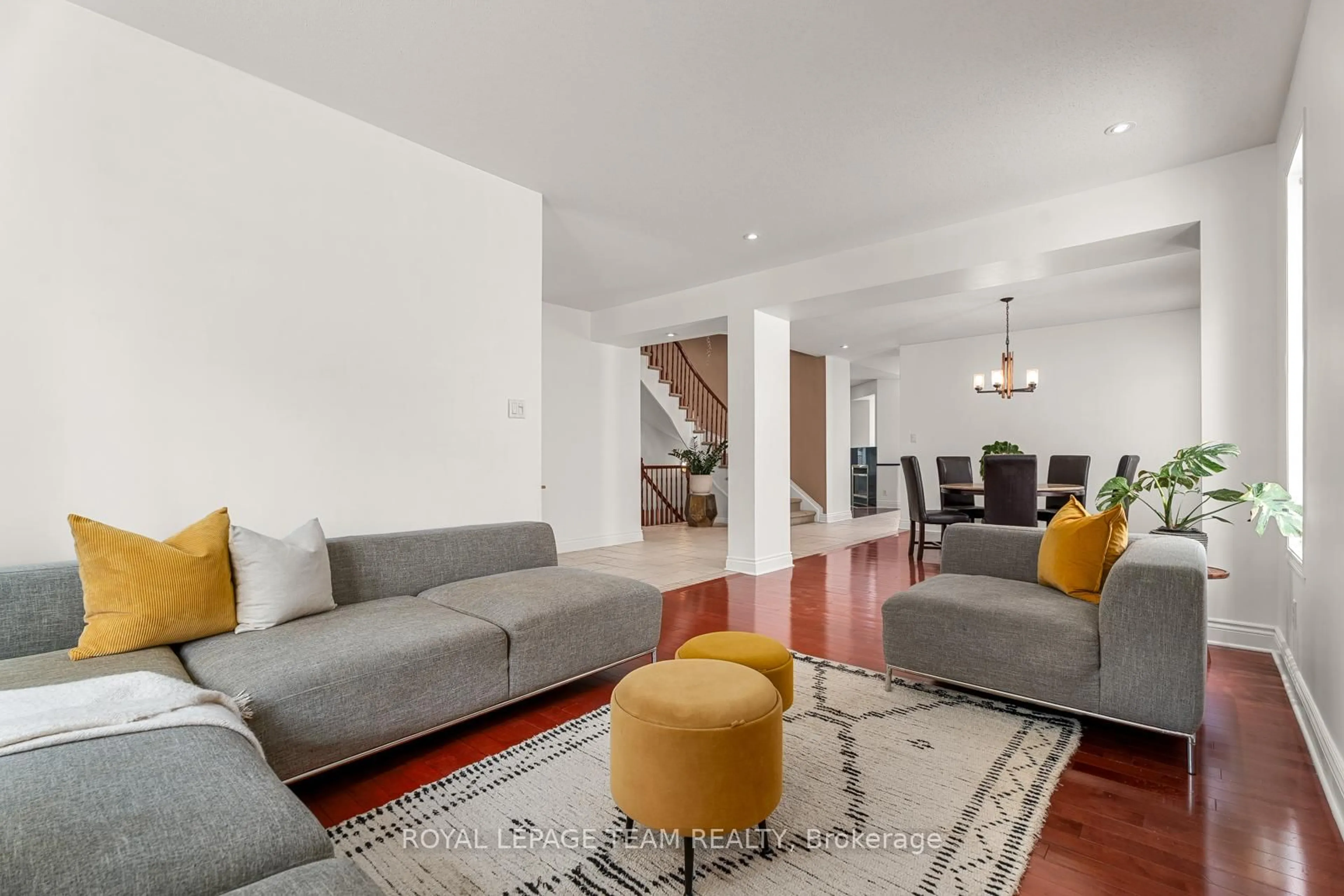 Living room with furniture, unknown for 33 Valencia St, Ottawa Ontario K2G 6T1