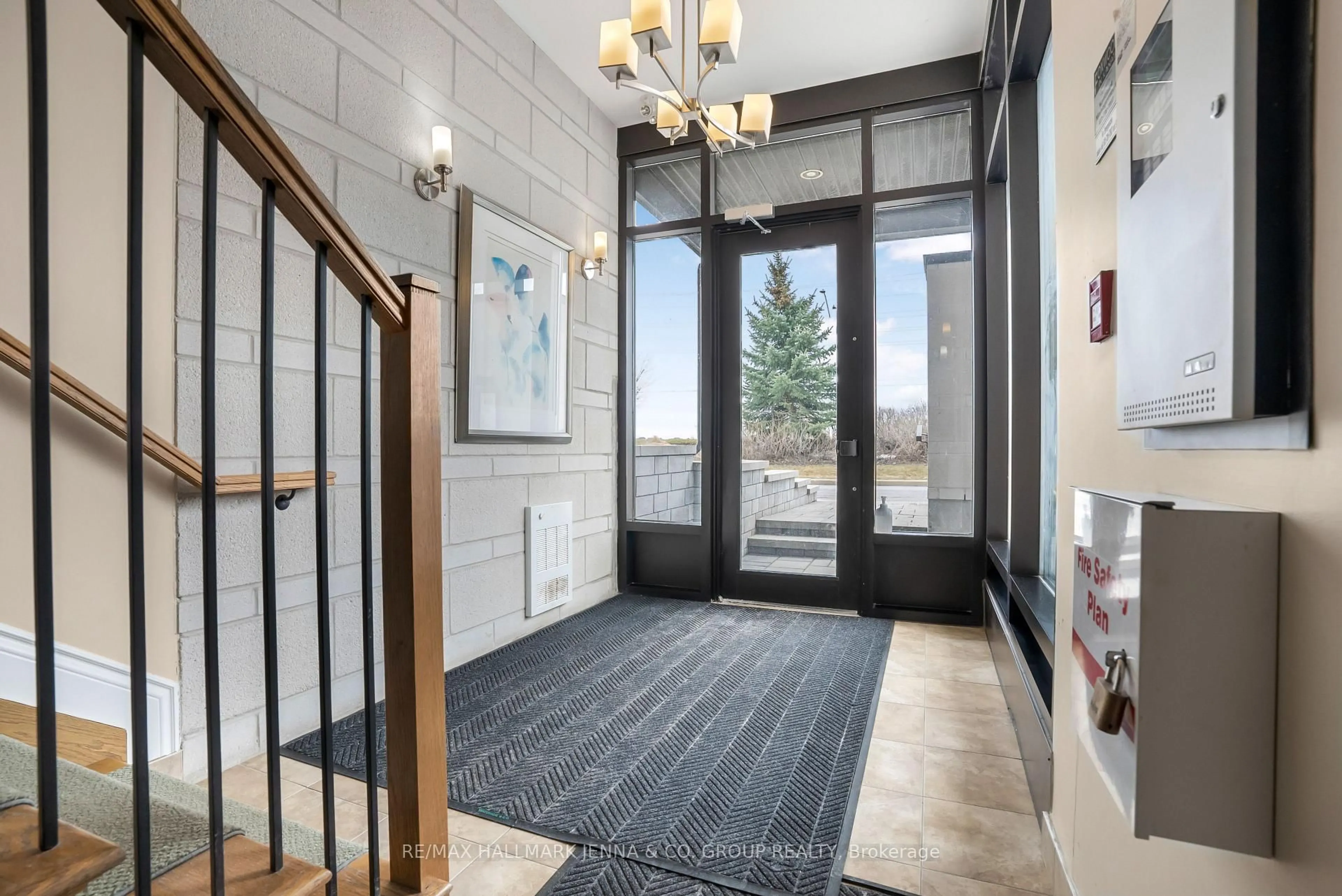Indoor entryway for 140 Guelph Private #201, Ottawa Ontario K2T 0J2
