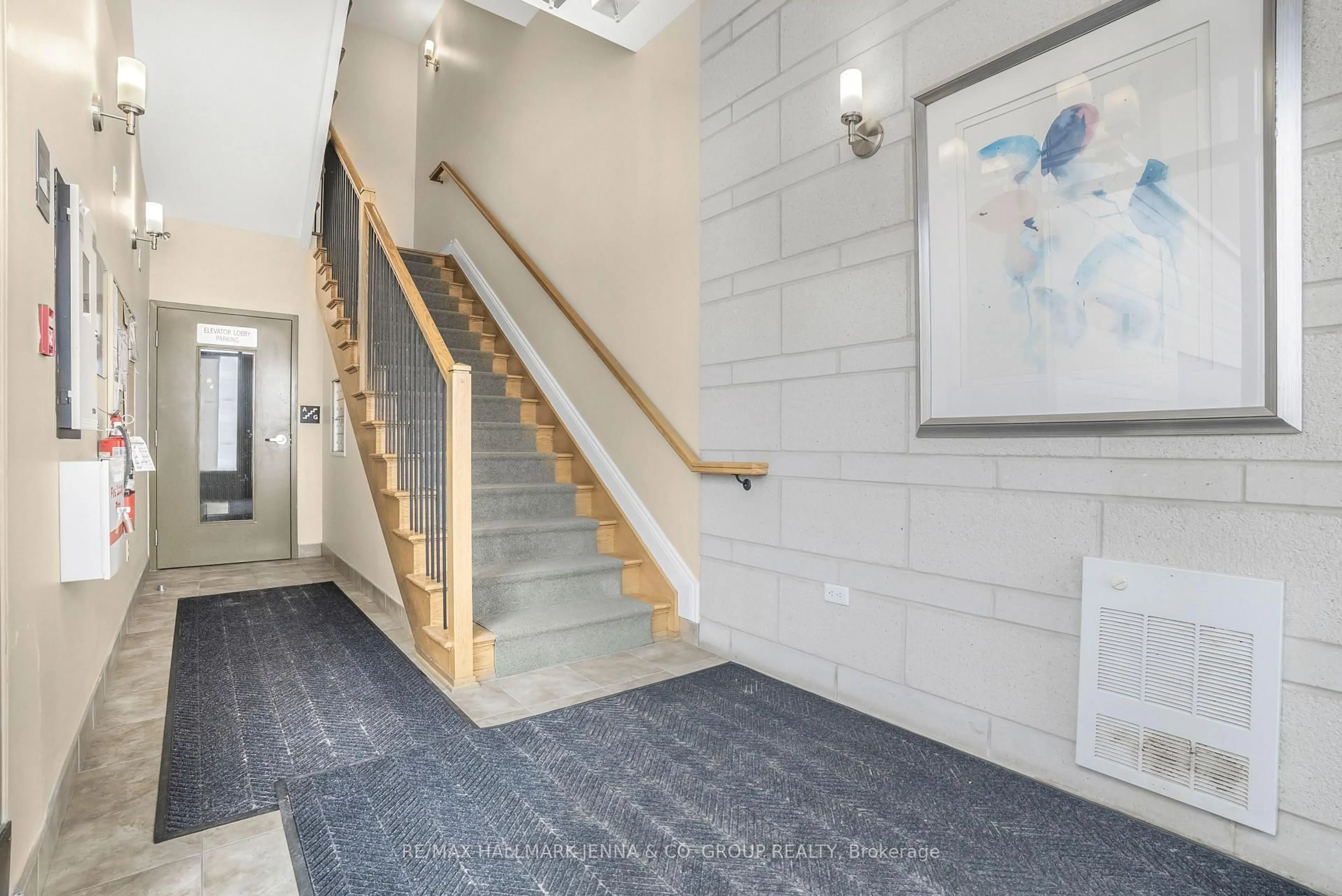 Indoor foyer for 140 Guelph Private #201, Ottawa Ontario K2T 0J2