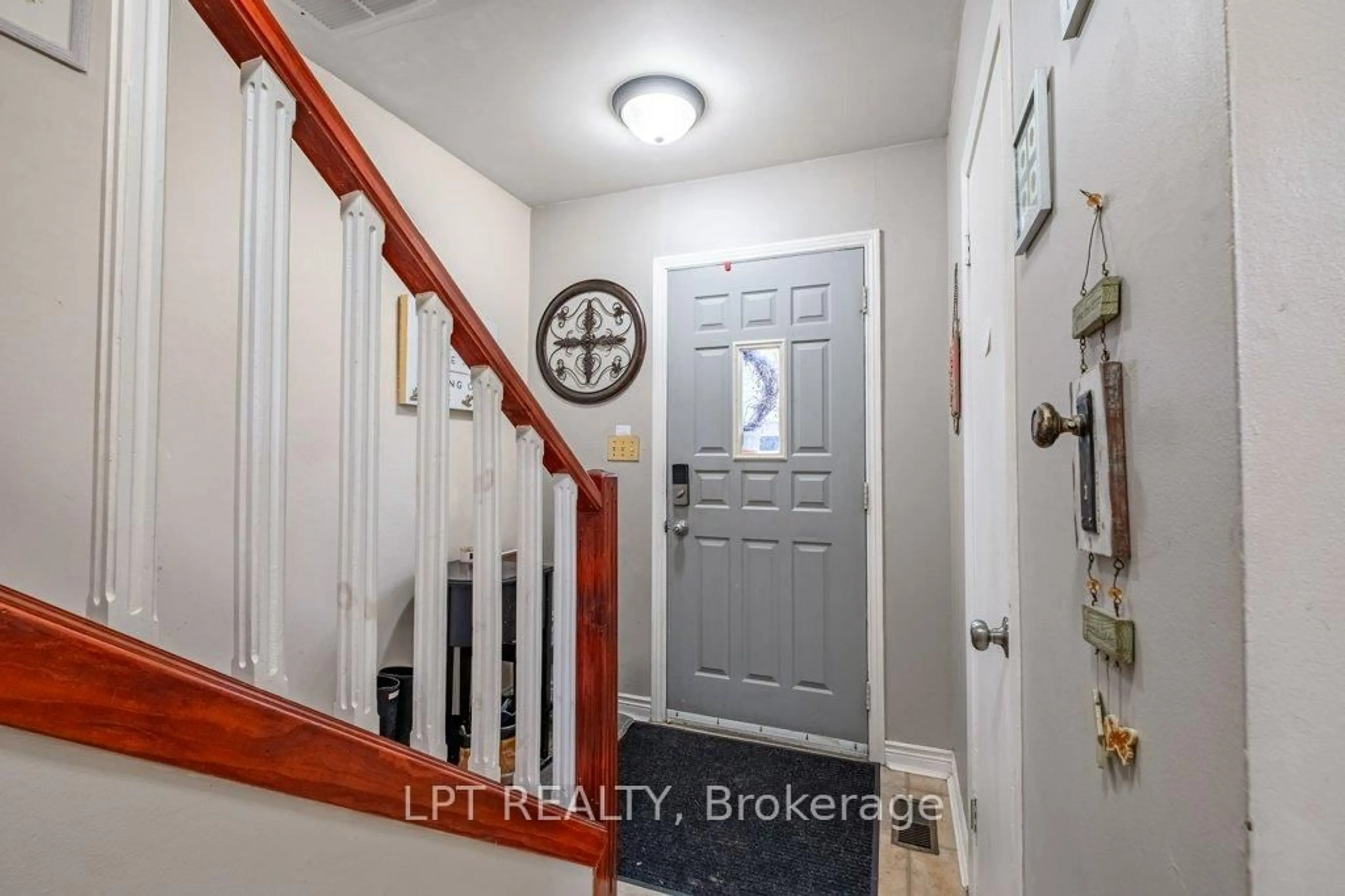 Indoor entryway for 126 Notch Hill Rd #5, Kingston Ontario K7M 2X1