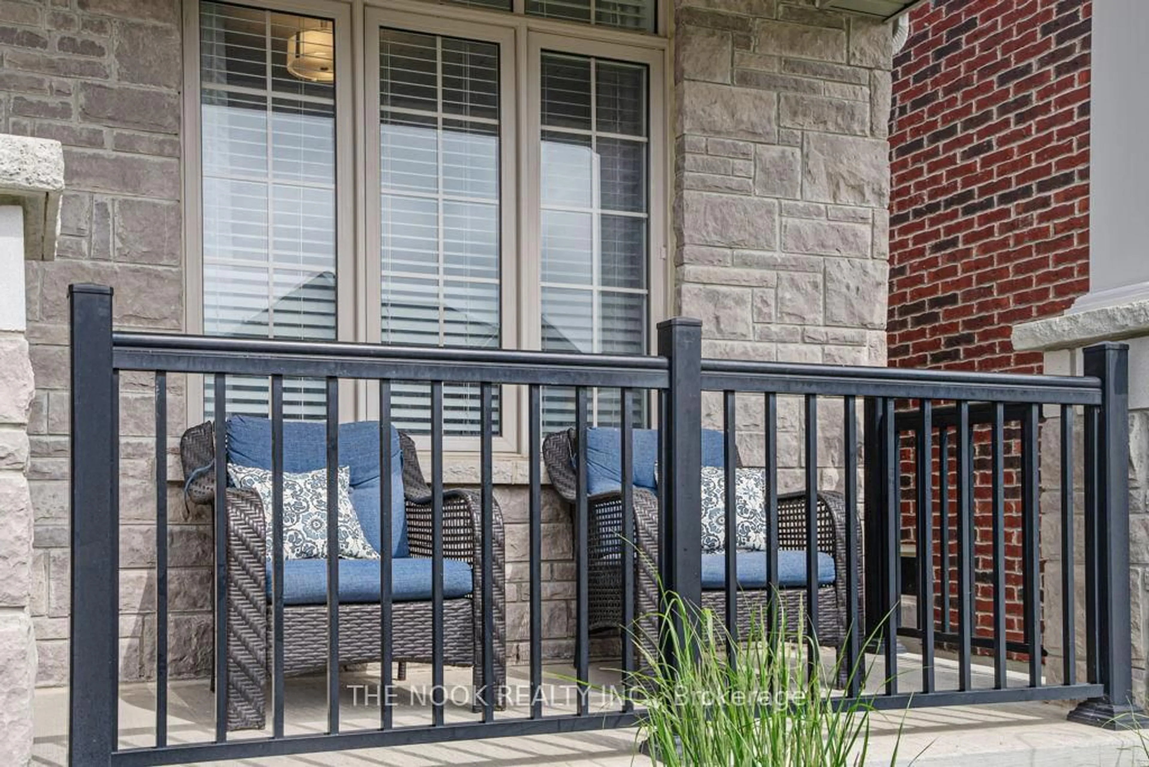 Patio, street for 70 Highlands Blvd, Cavan Monaghan Ontario L0A 1G0