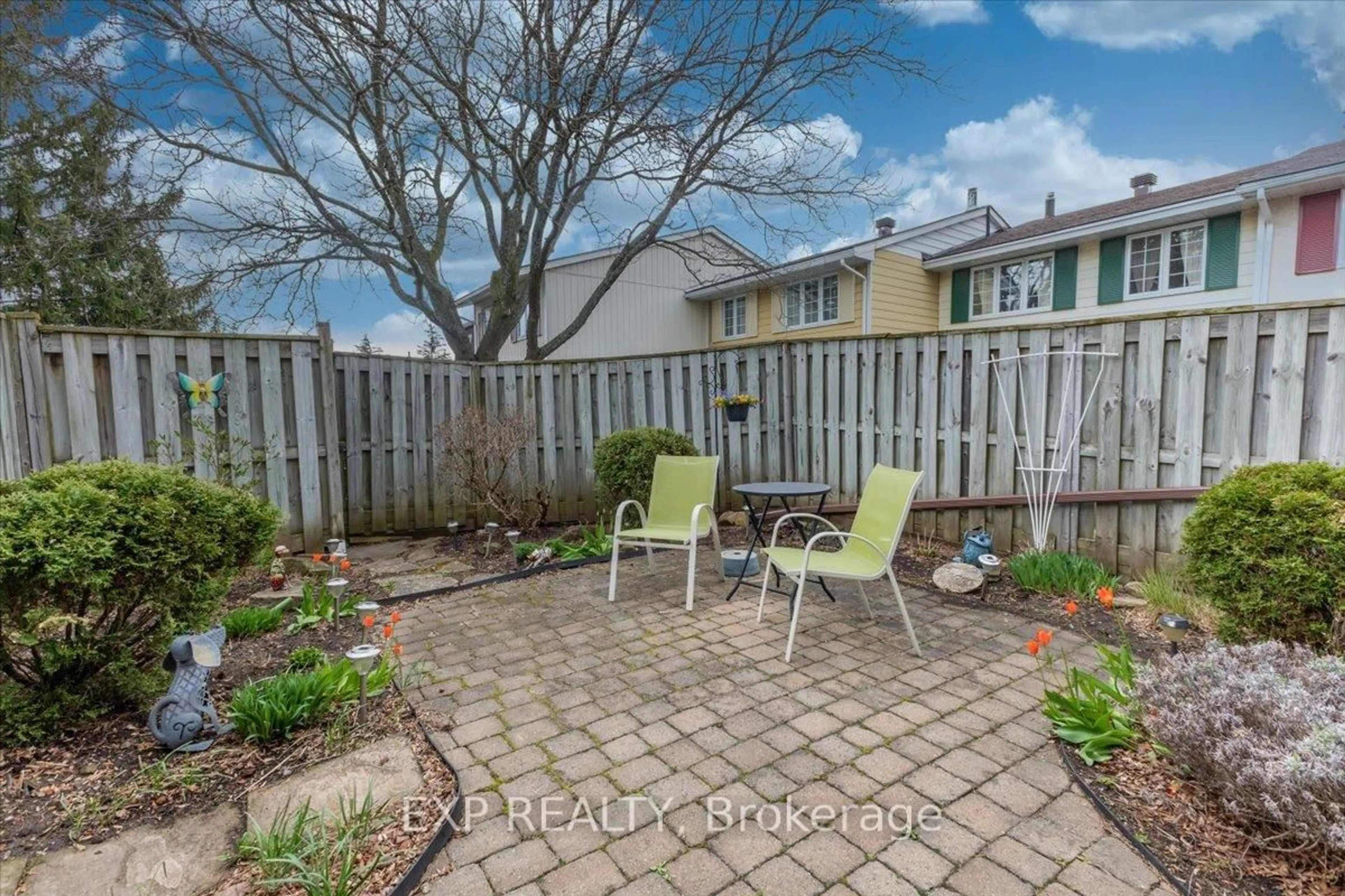 Patio, street for 422 Kintyre Private, Ottawa Ontario K2C 3M7
