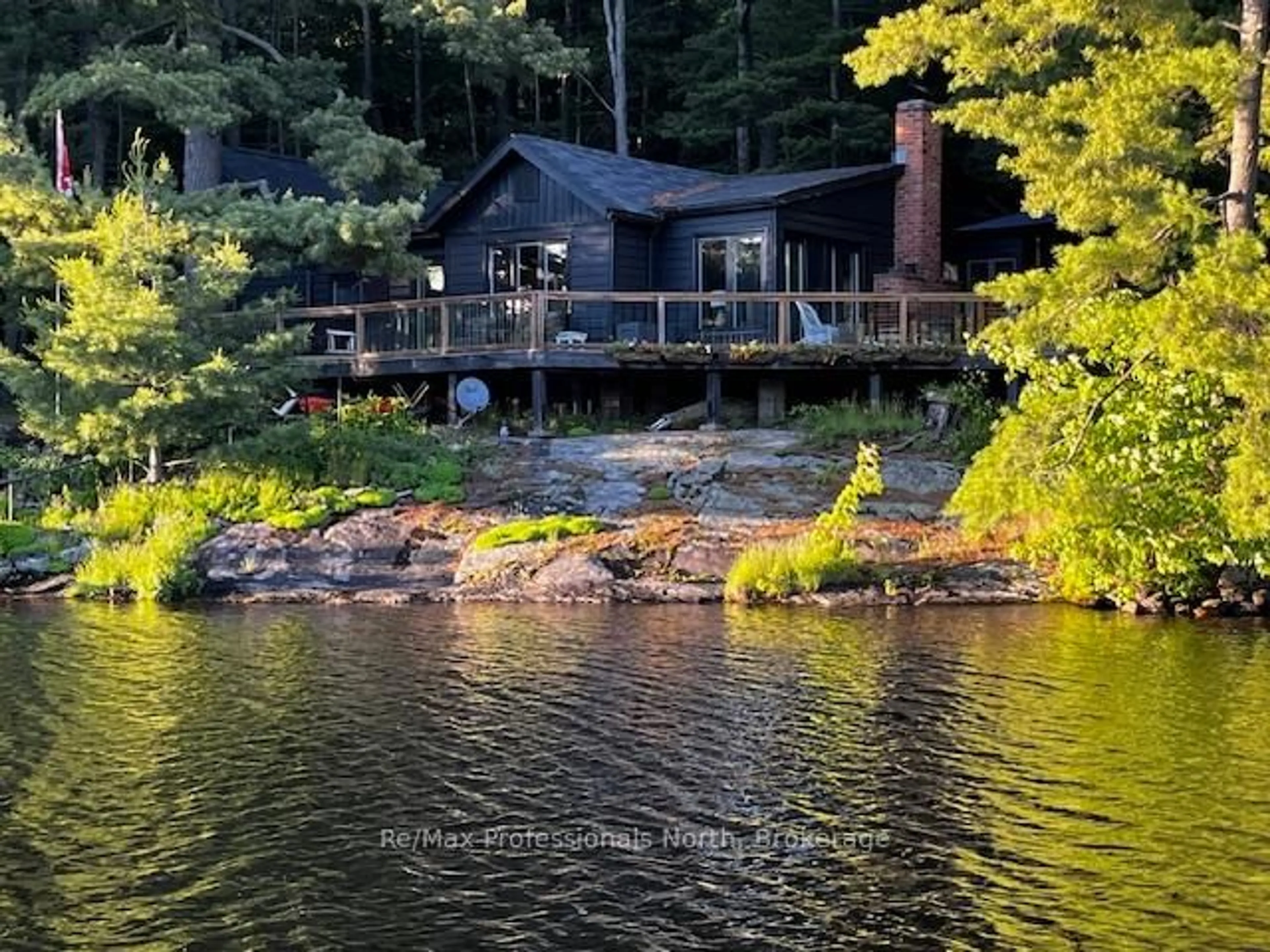 A pic from outside/outdoor area/front of a property/back of a property/a pic from drone, water/lake/river/ocean view for 61 Island 26LM Island, Gravenhurst Ontario P1P 1R2