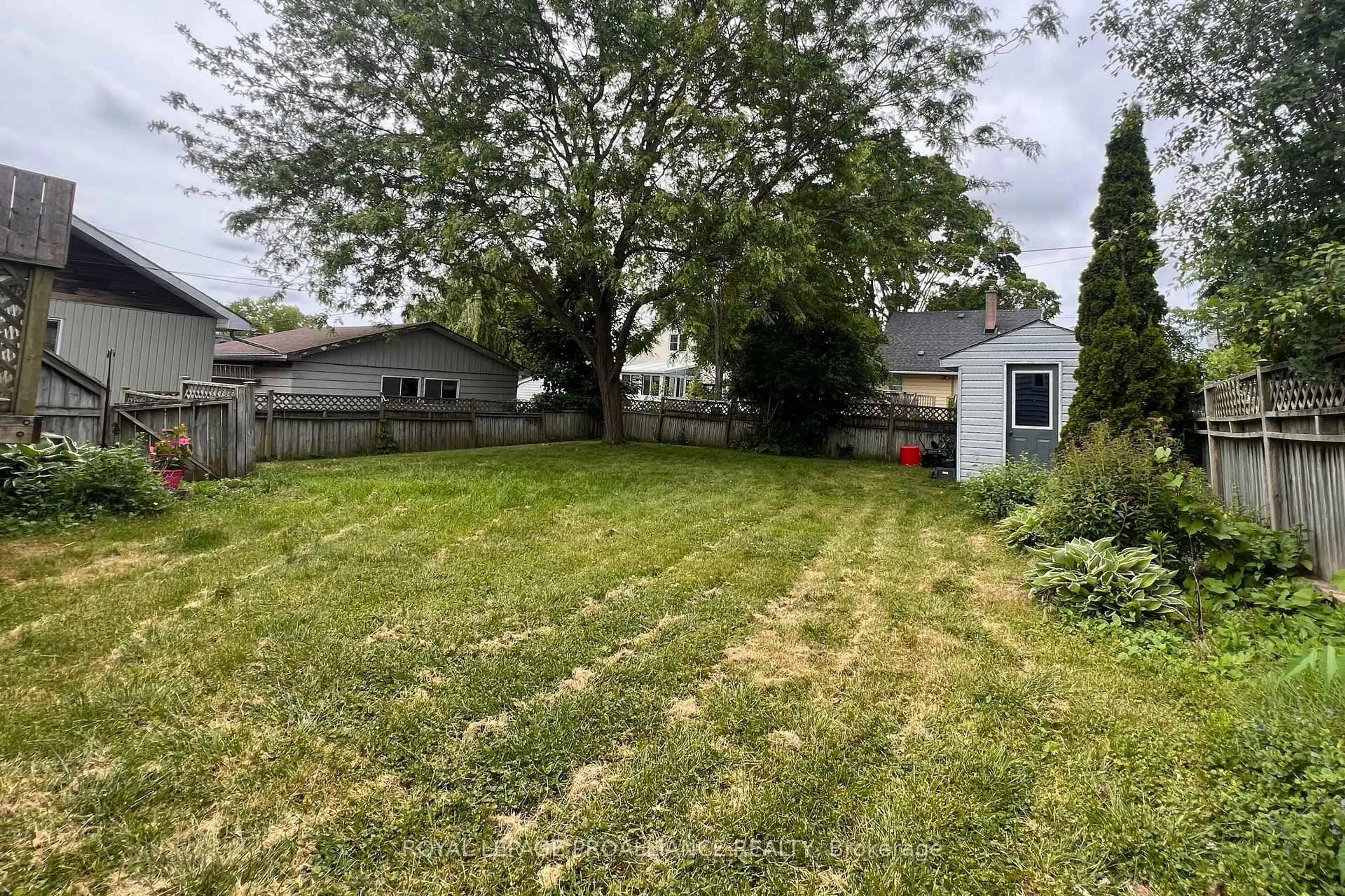 A pic from outside/outdoor area/front of a property/back of a property/a pic from drone, street for 6 Third St, Belleville Ontario K8N 4R8