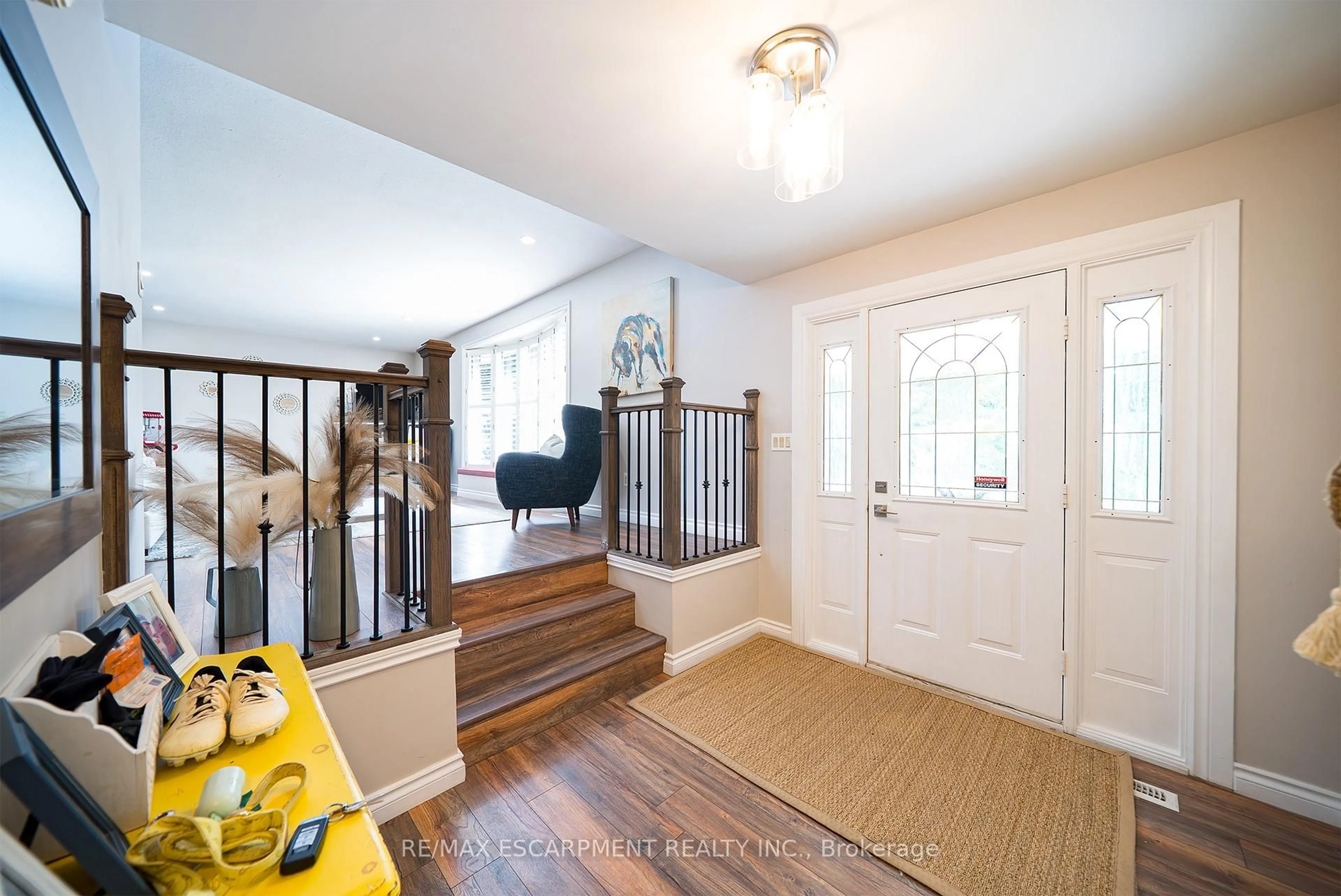 Indoor entryway for 41 Westbrier Knoll, Brantford Ontario N3R 5W2
