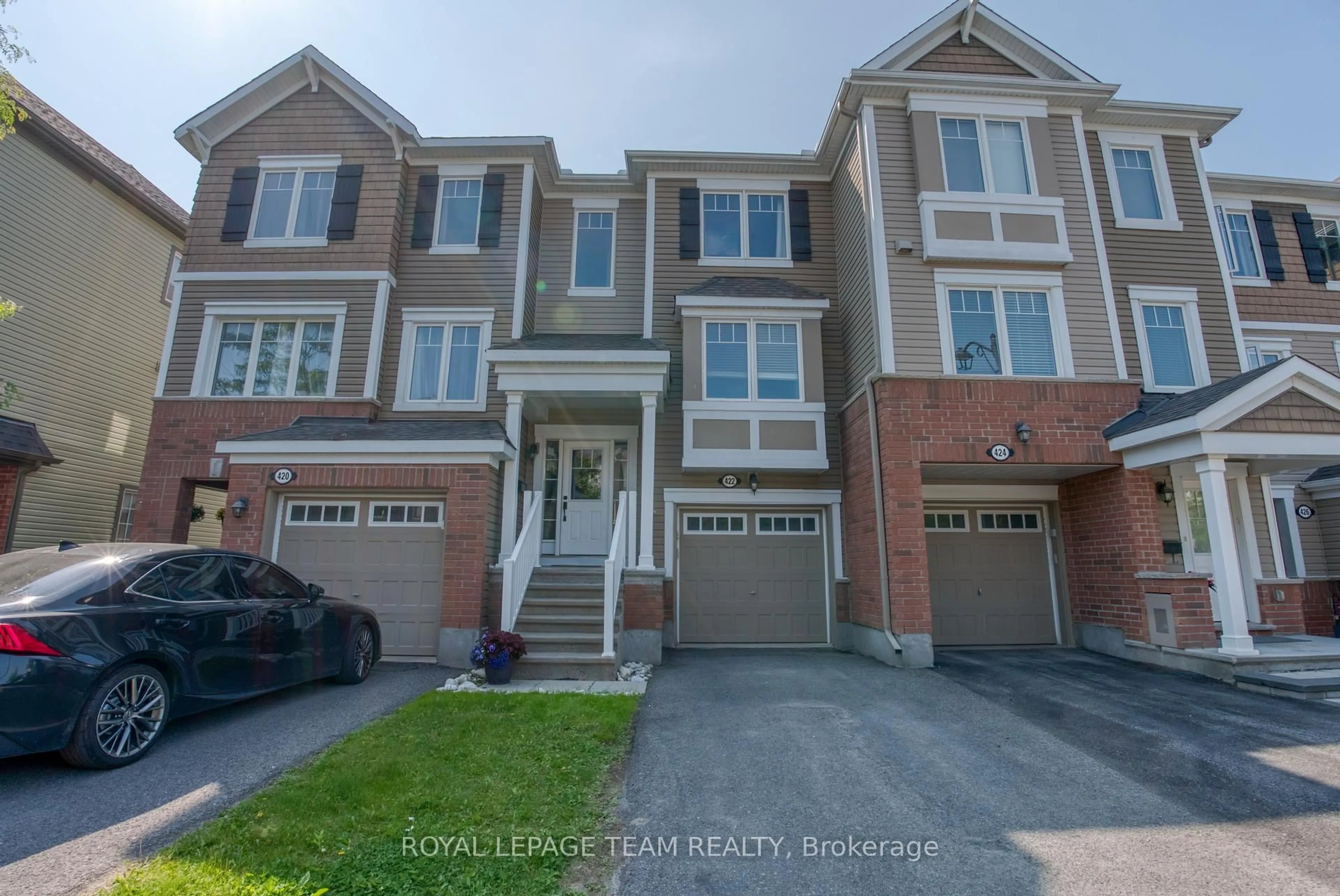 A pic from outside/outdoor area/front of a property/back of a property/a pic from drone, street for 422 Coldwater Cres, Ottawa Ontario K2M 0J2