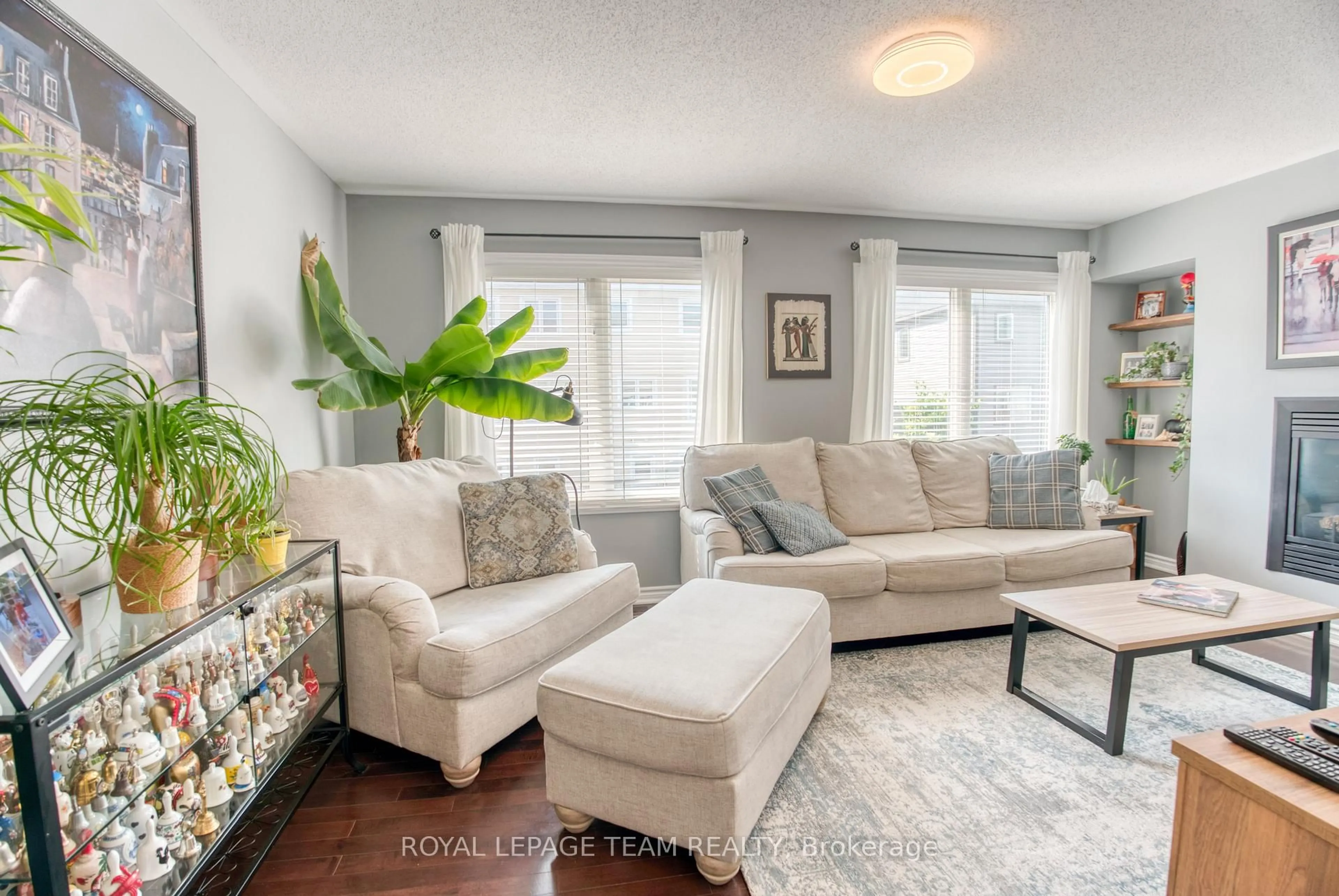 Living room with furniture, unknown for 422 Coldwater Cres, Ottawa Ontario K2M 0J2