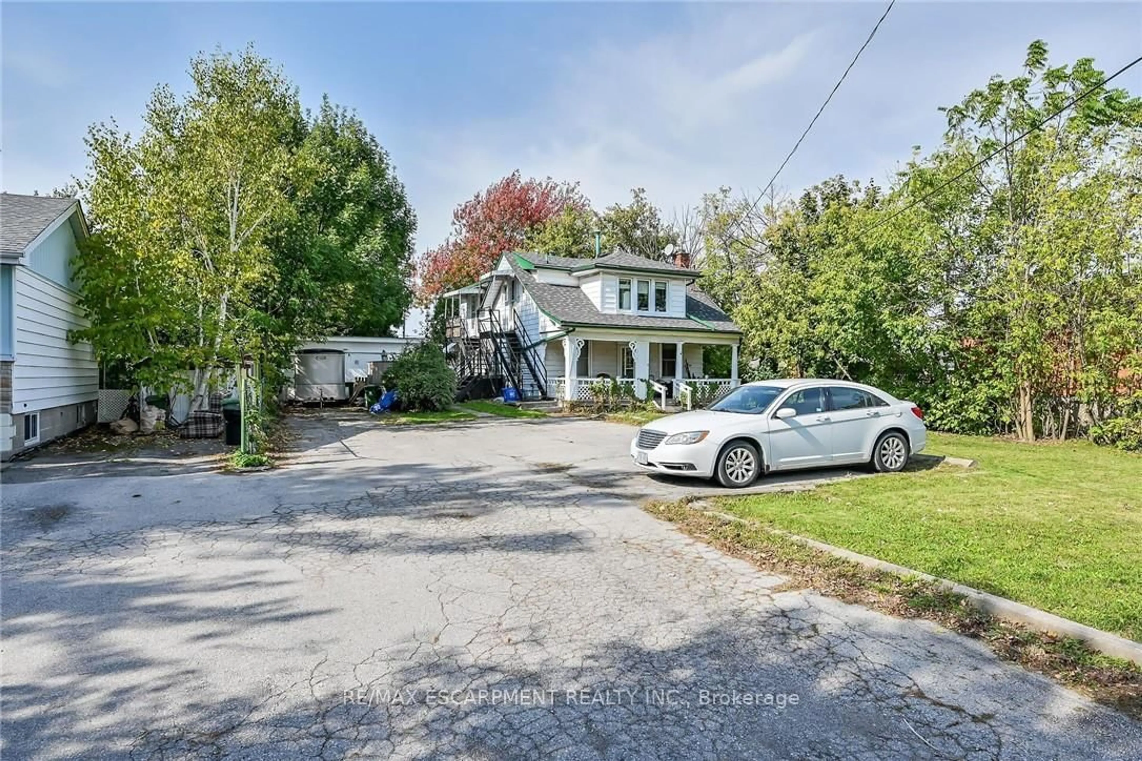A pic from outside/outdoor area/front of a property/back of a property/a pic from drone, street for 942 UPPER GAGE Ave, Hamilton Ontario L8V 4K9
