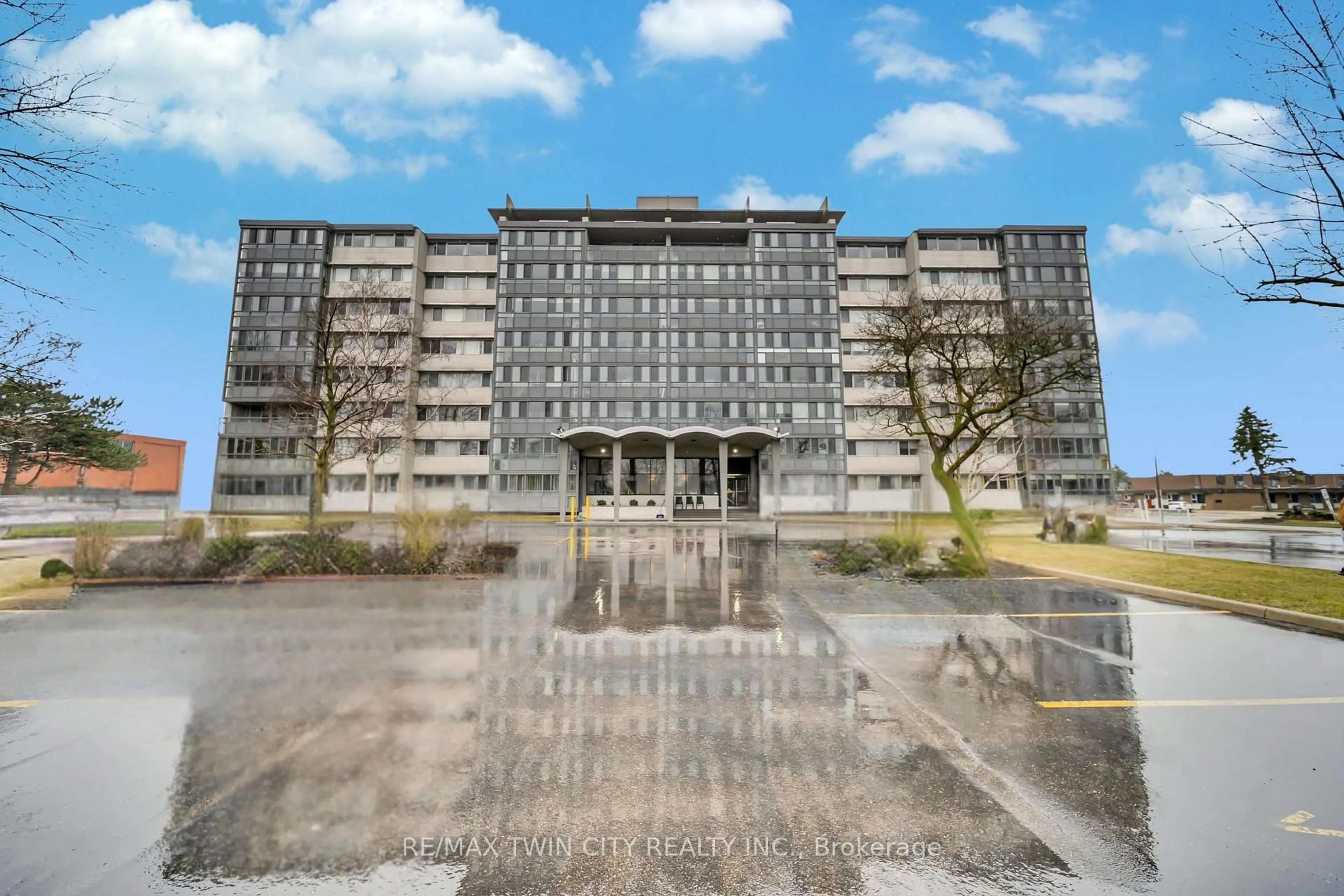 Unknown for 24 Midland Dr #701, Kitchener Ontario N2A 2A8