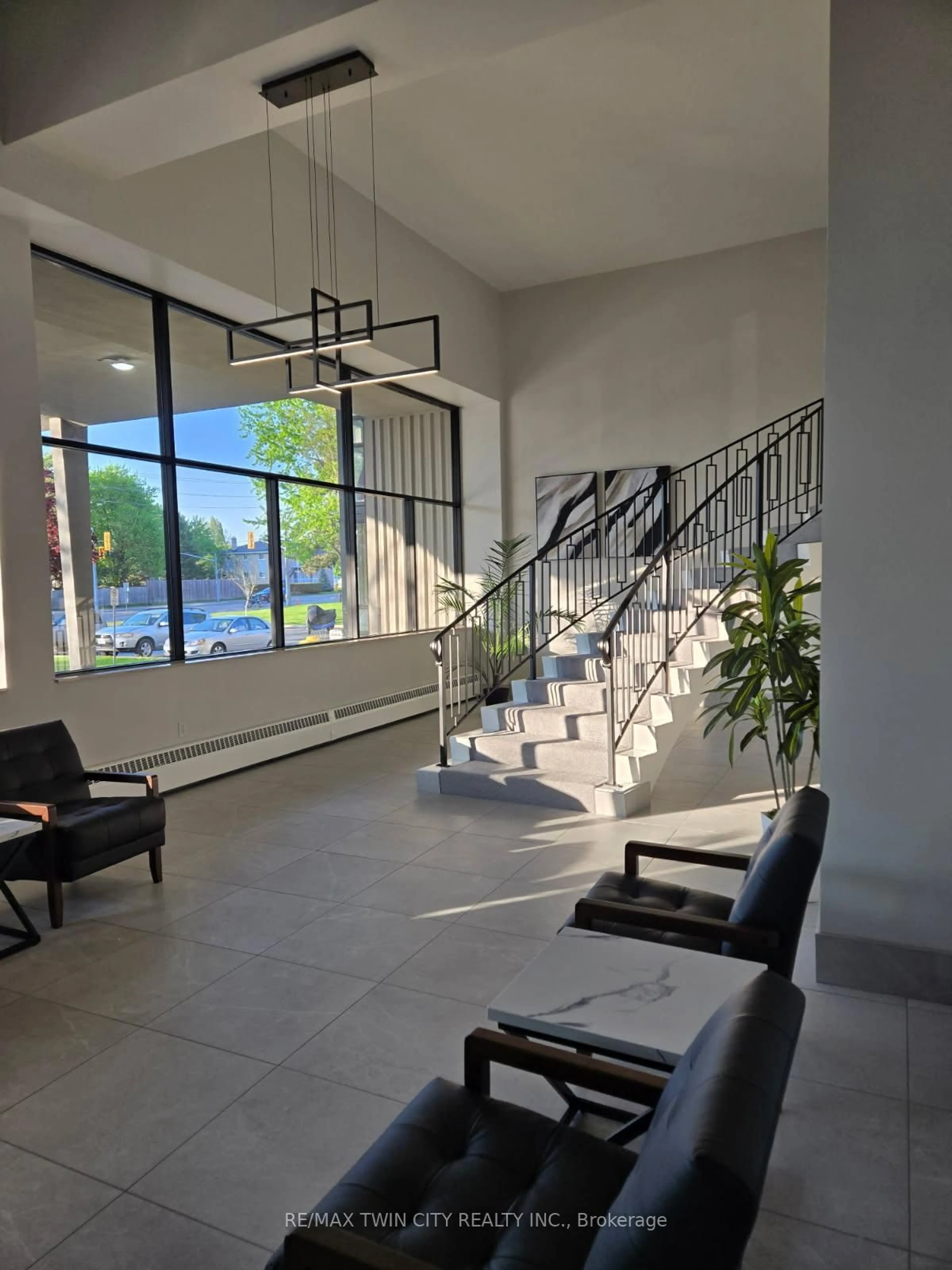 Indoor foyer for 24 Midland Dr #701, Kitchener Ontario N2A 2A8