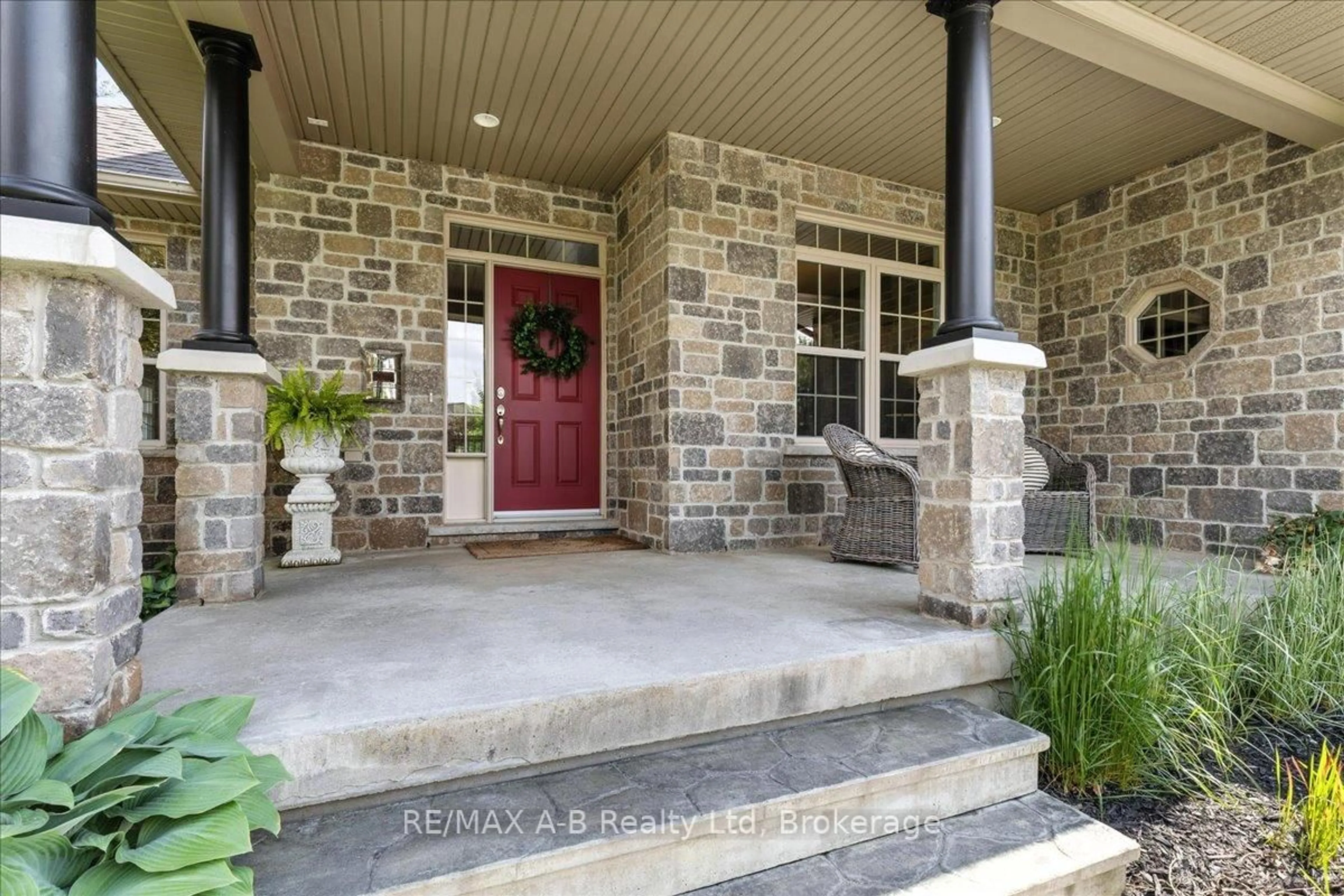Indoor entryway for 65 Sir Adam Beck Rd, Stratford Ontario N5A 8B9