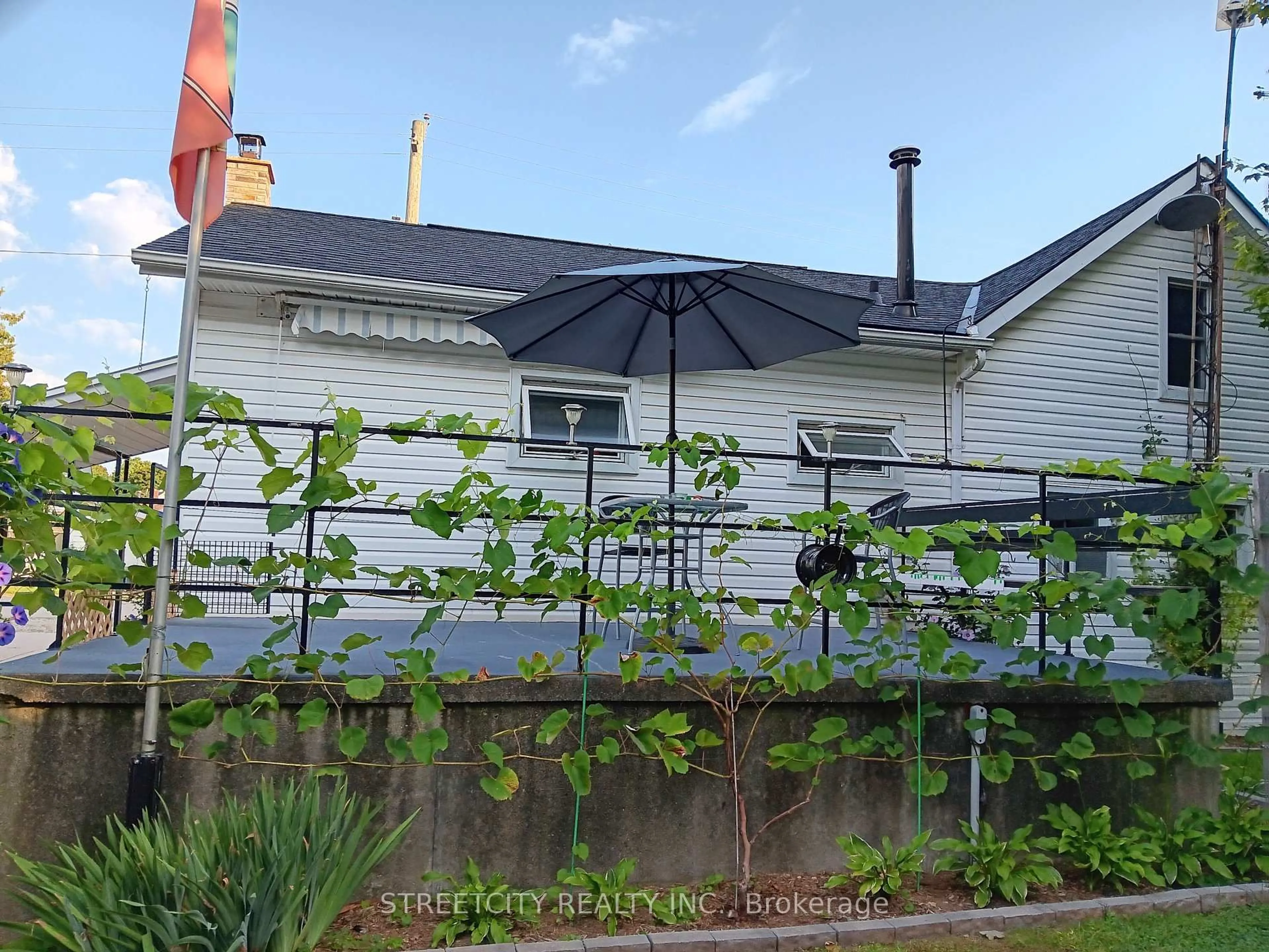 Patio, street for 156 Maple St, West Elgin Ontario N0L 2C0