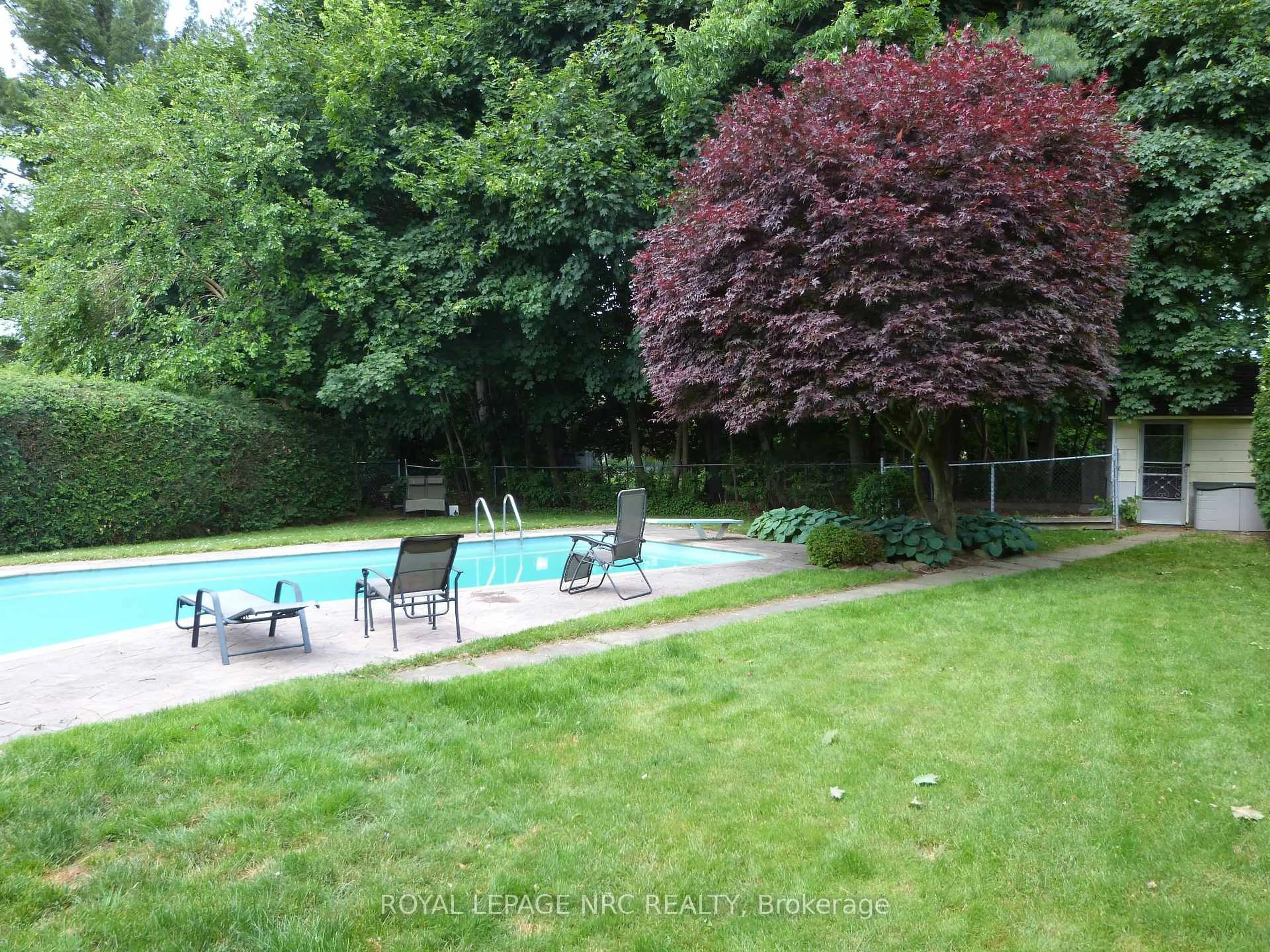 Pool for 6435 Dorchester Rd, Niagara Falls Ontario L2G 5T6